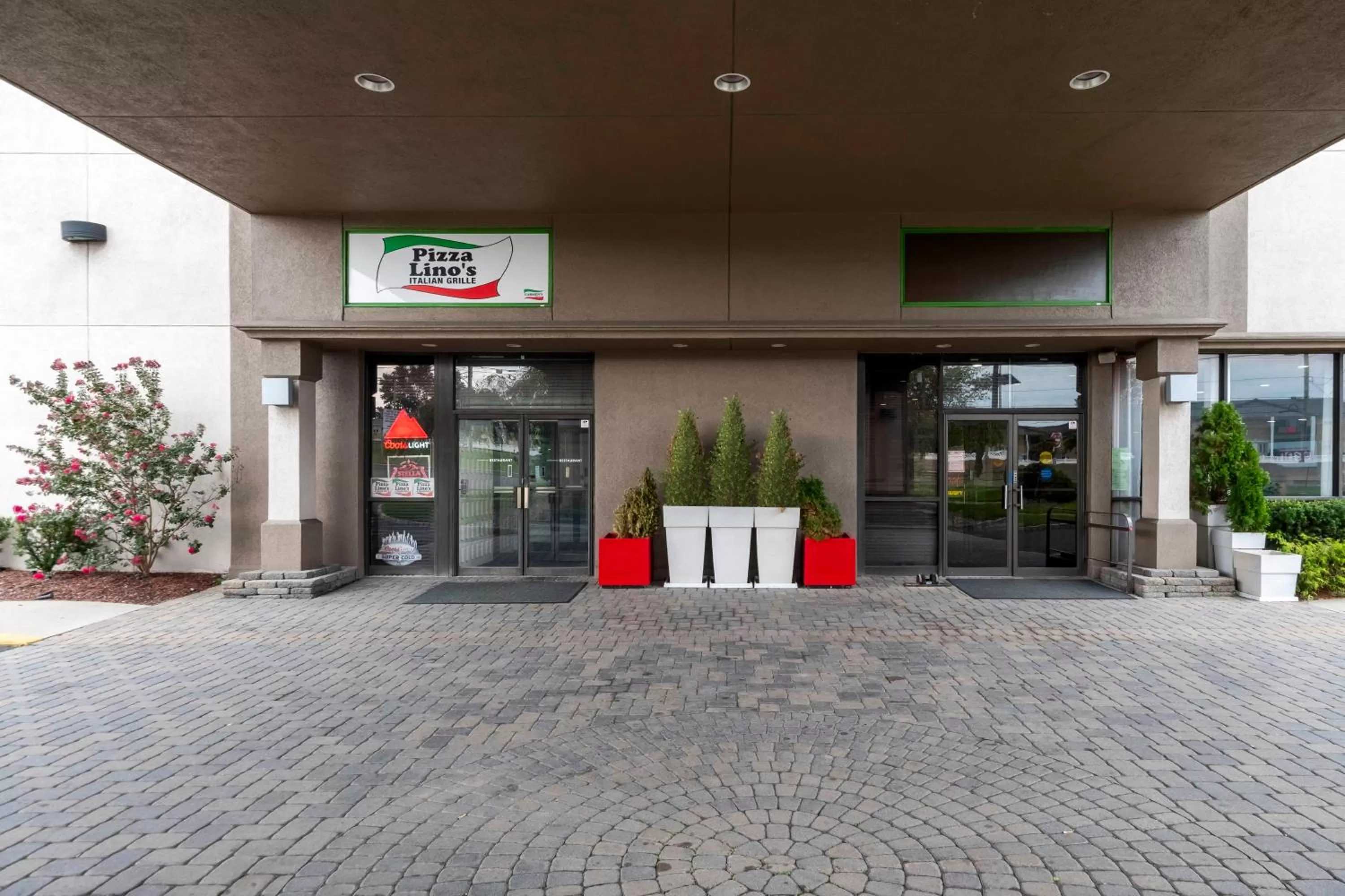 Property building in Red Roof PLUS Newark Liberty Airport - Carteret