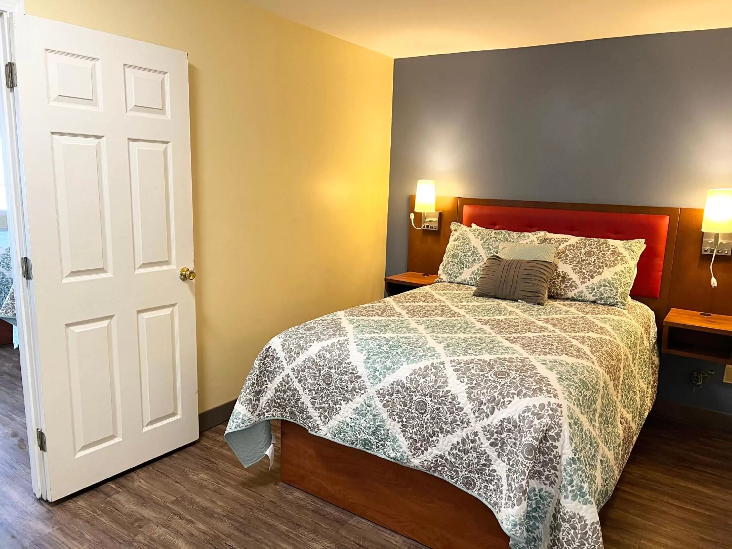 Bed in Scarborough Beach Motel