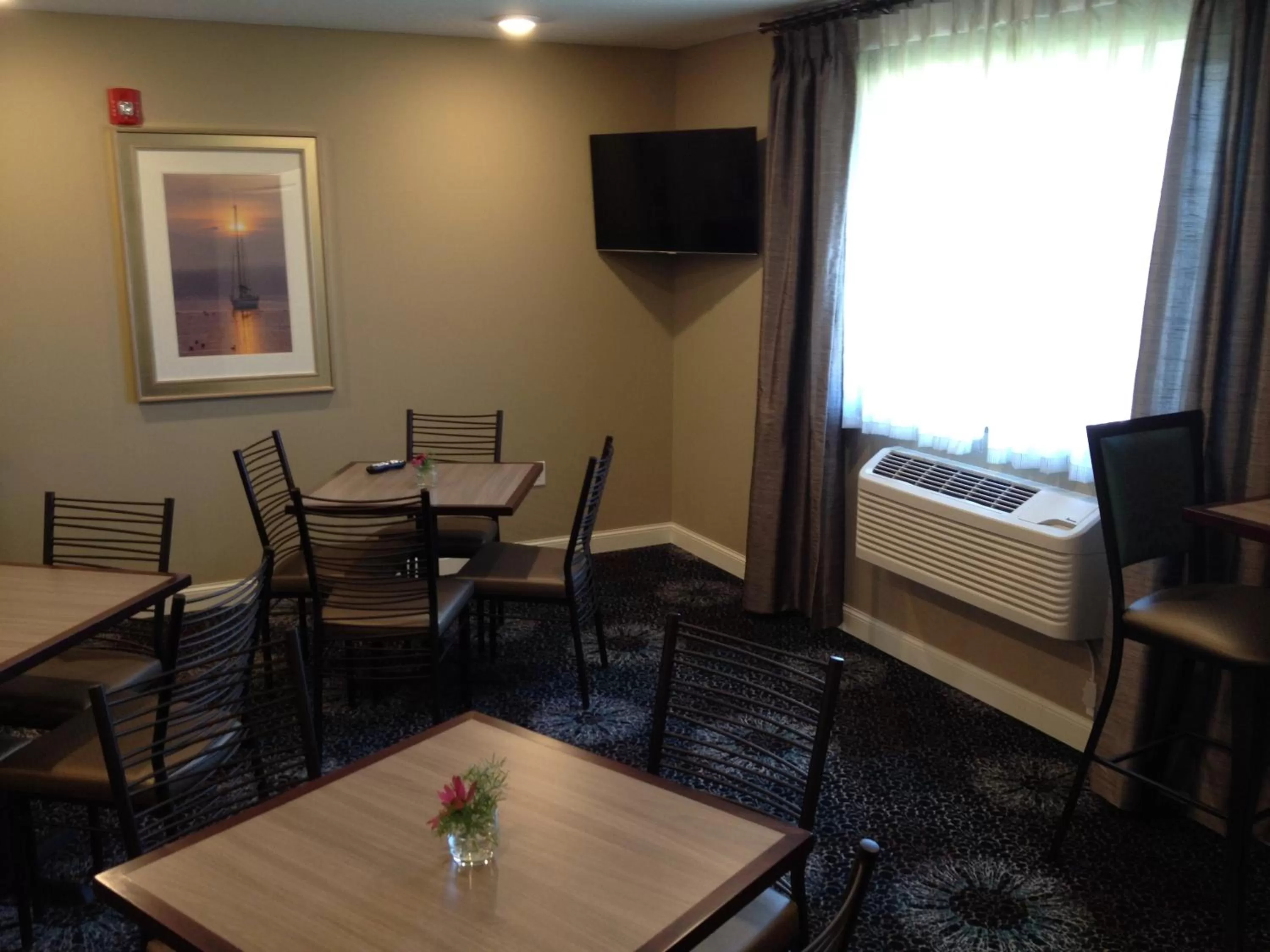 Restaurant/places to eat in GrandStay Hotel & Suites - Glenwood