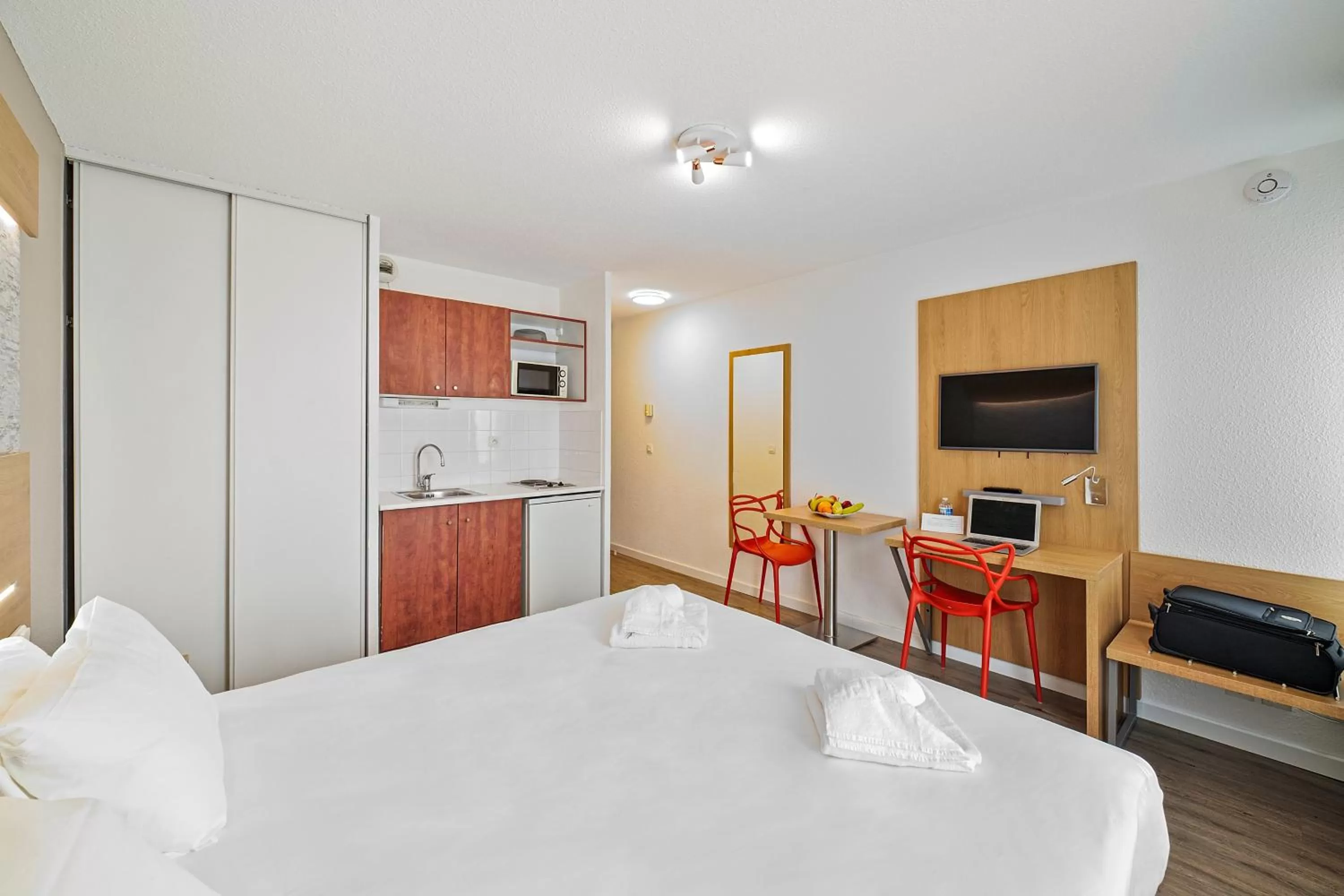 Bed in Residhotel Lyon Part Dieu