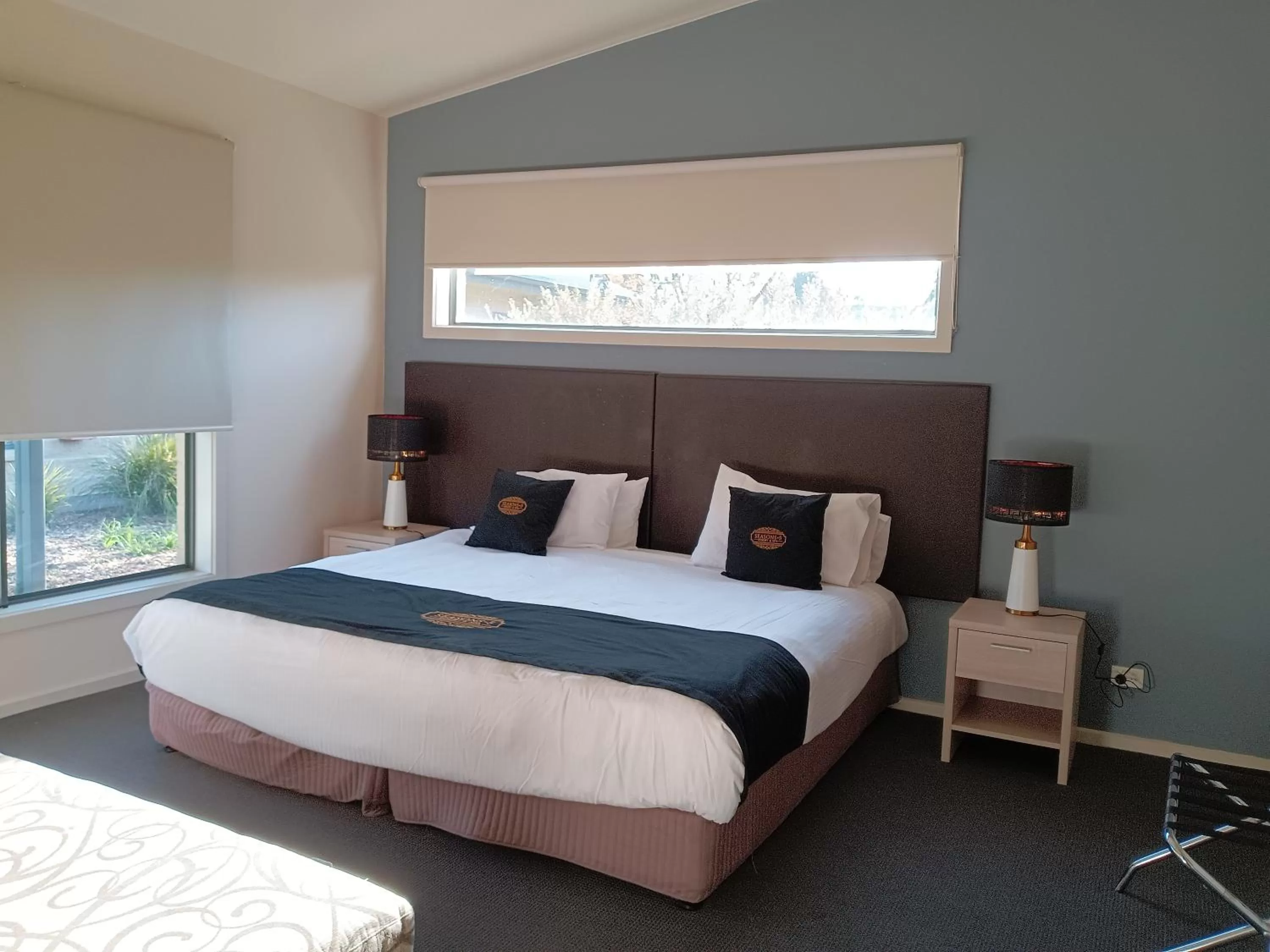 Garden view, Bed in Quality Hotel Point Cook