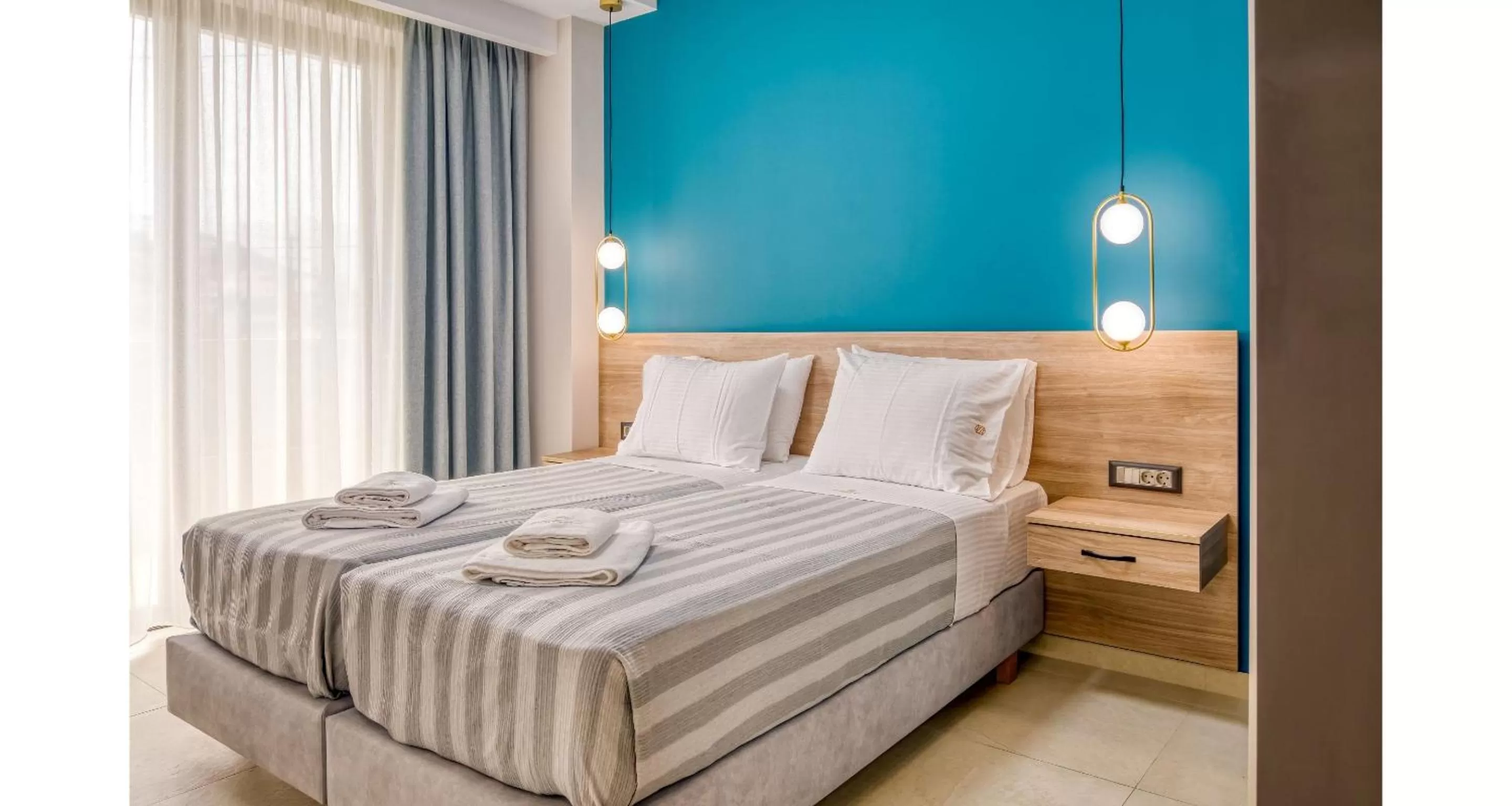 Photo of the whole room, Bed in Sapphire Horizon Suites