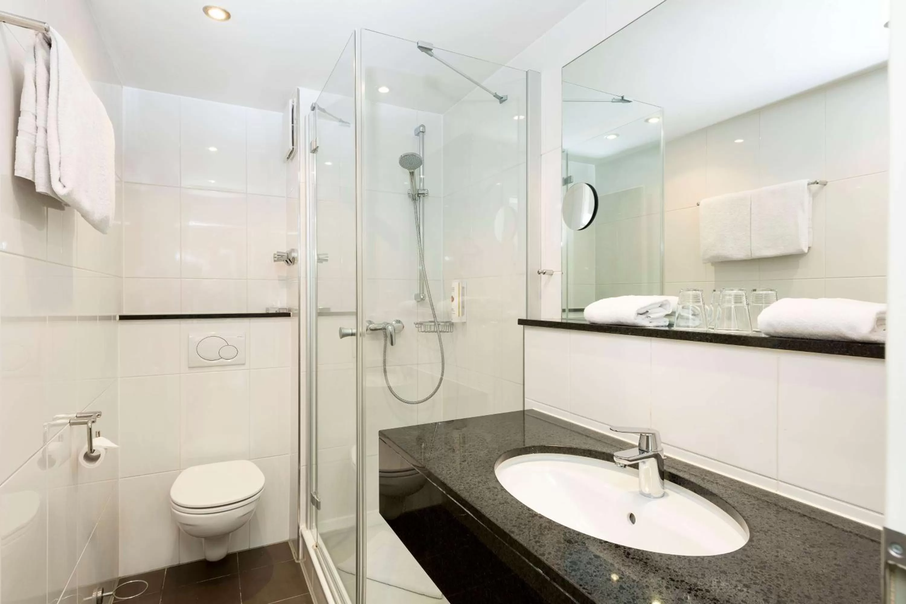 TV and multimedia in Ramada by Wyndham München Airport