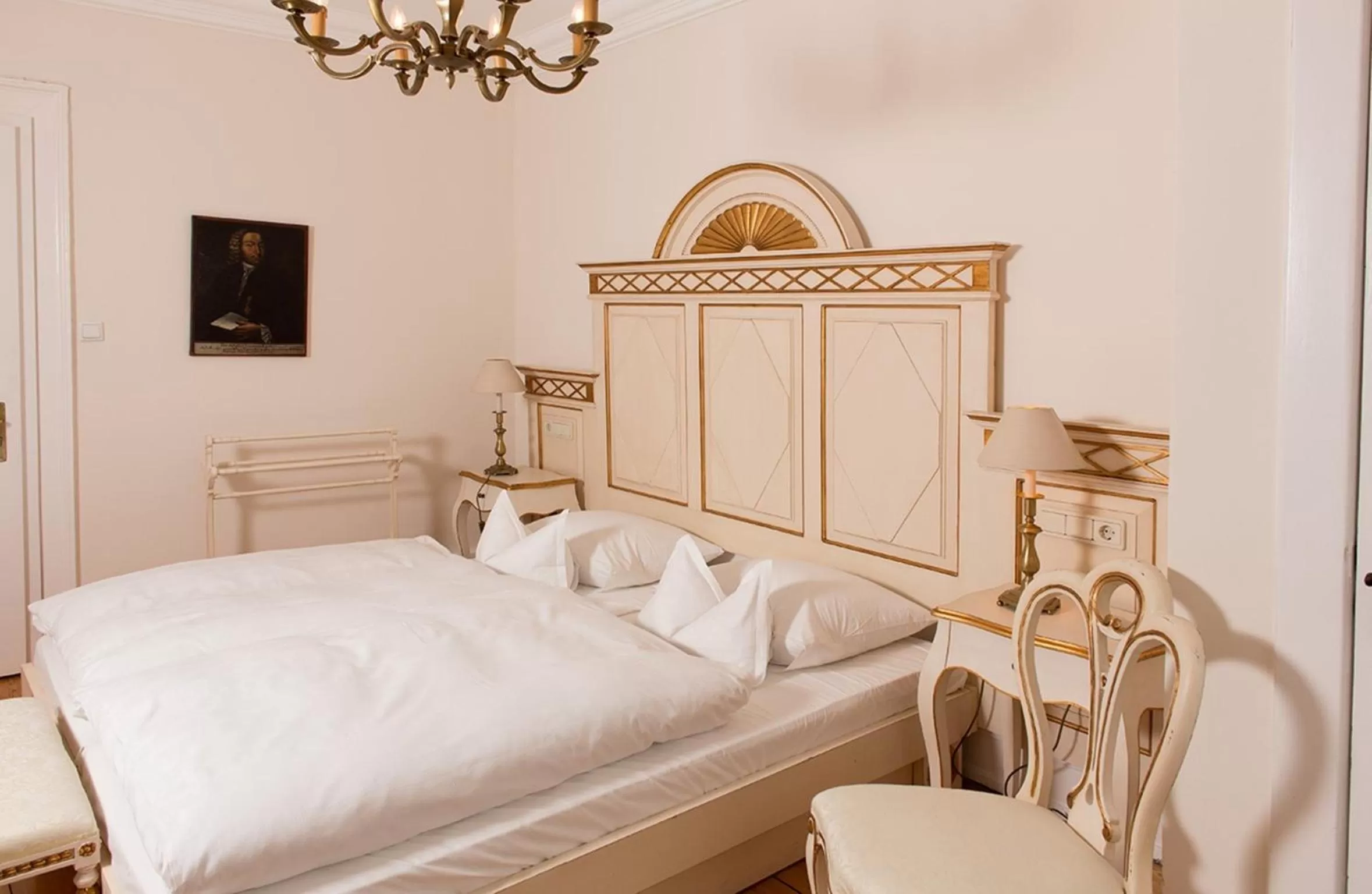 Photo of the whole room, Bed in Palais Esplanade Hamburg - Adults Only