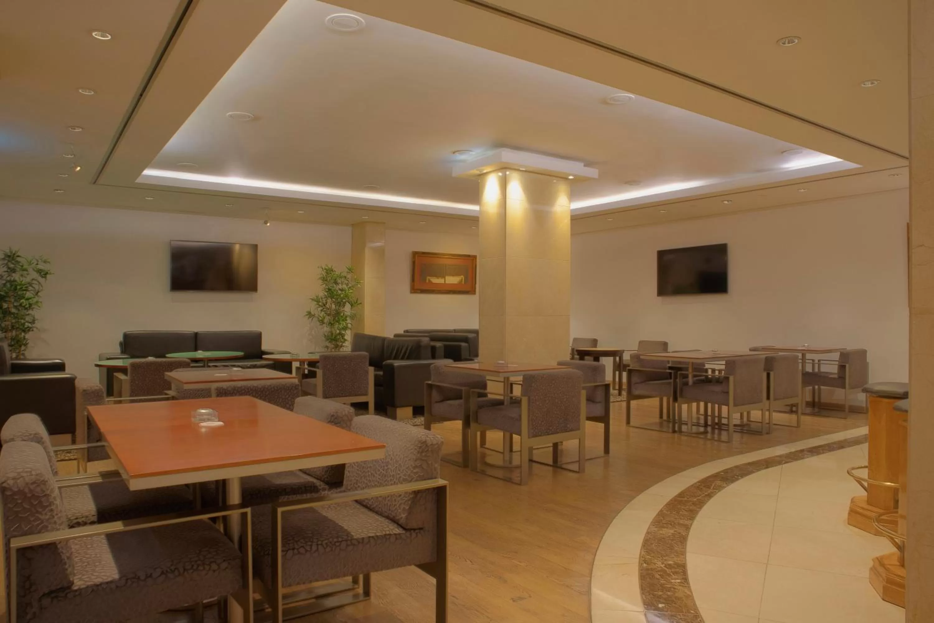 Lounge or bar in SANA Reno Hotel