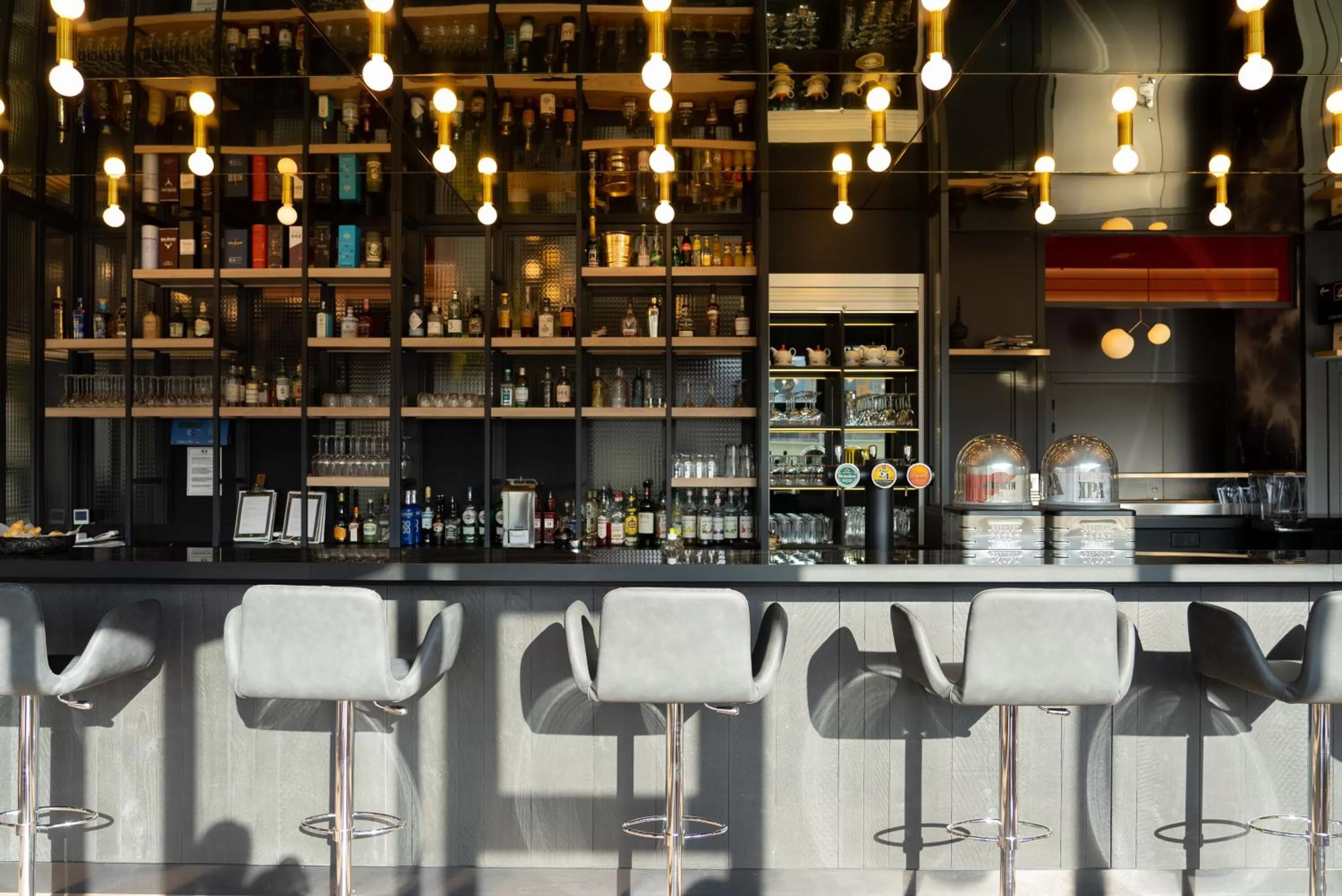 Lounge or bar in ibis Styles Arras Centre