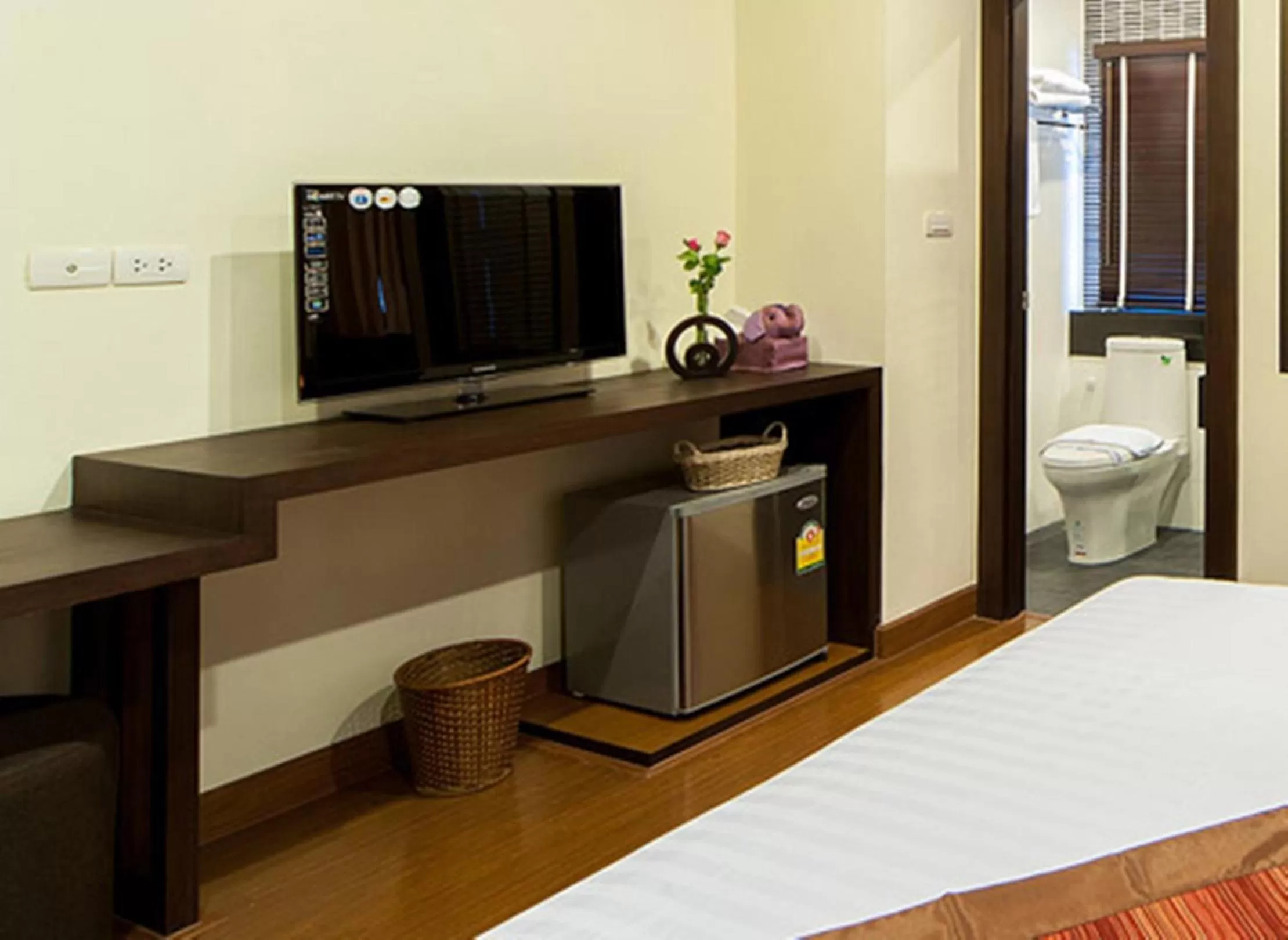 TV and multimedia, Bed in Tara Place Hotel Bangkok