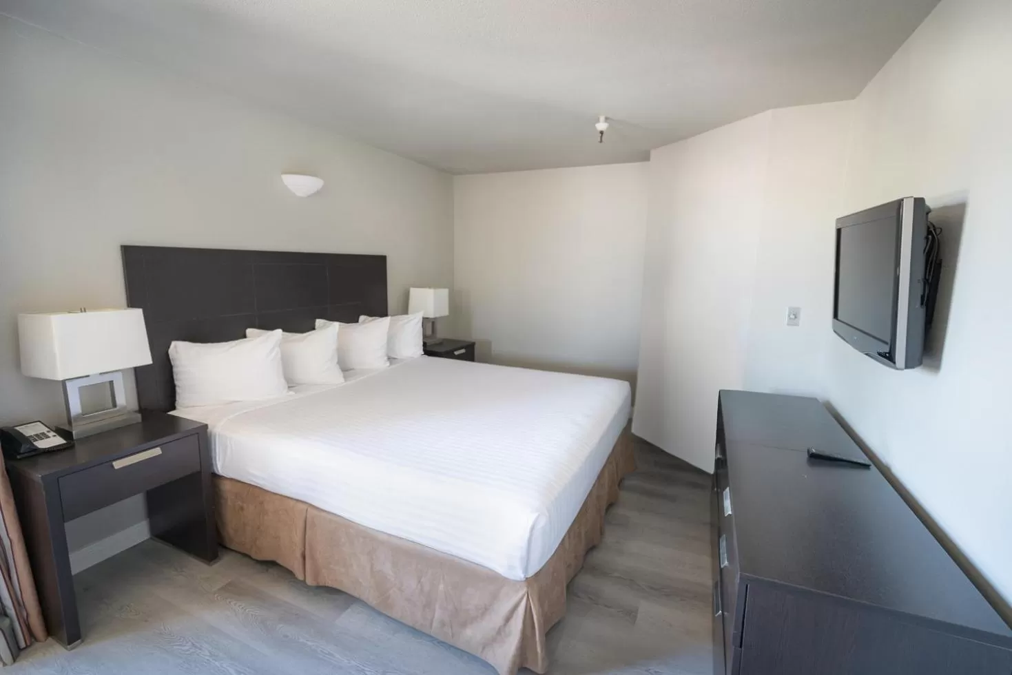 Bedroom, Bed in Alexis Park All Suite Resort