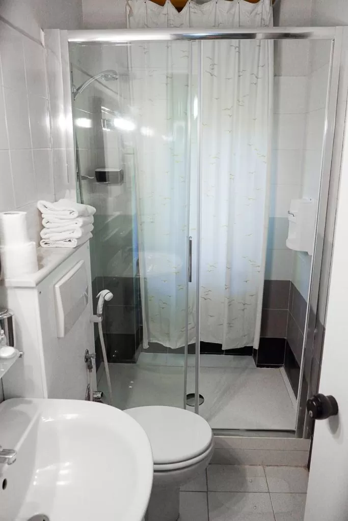 Shower in Hotel Letizia