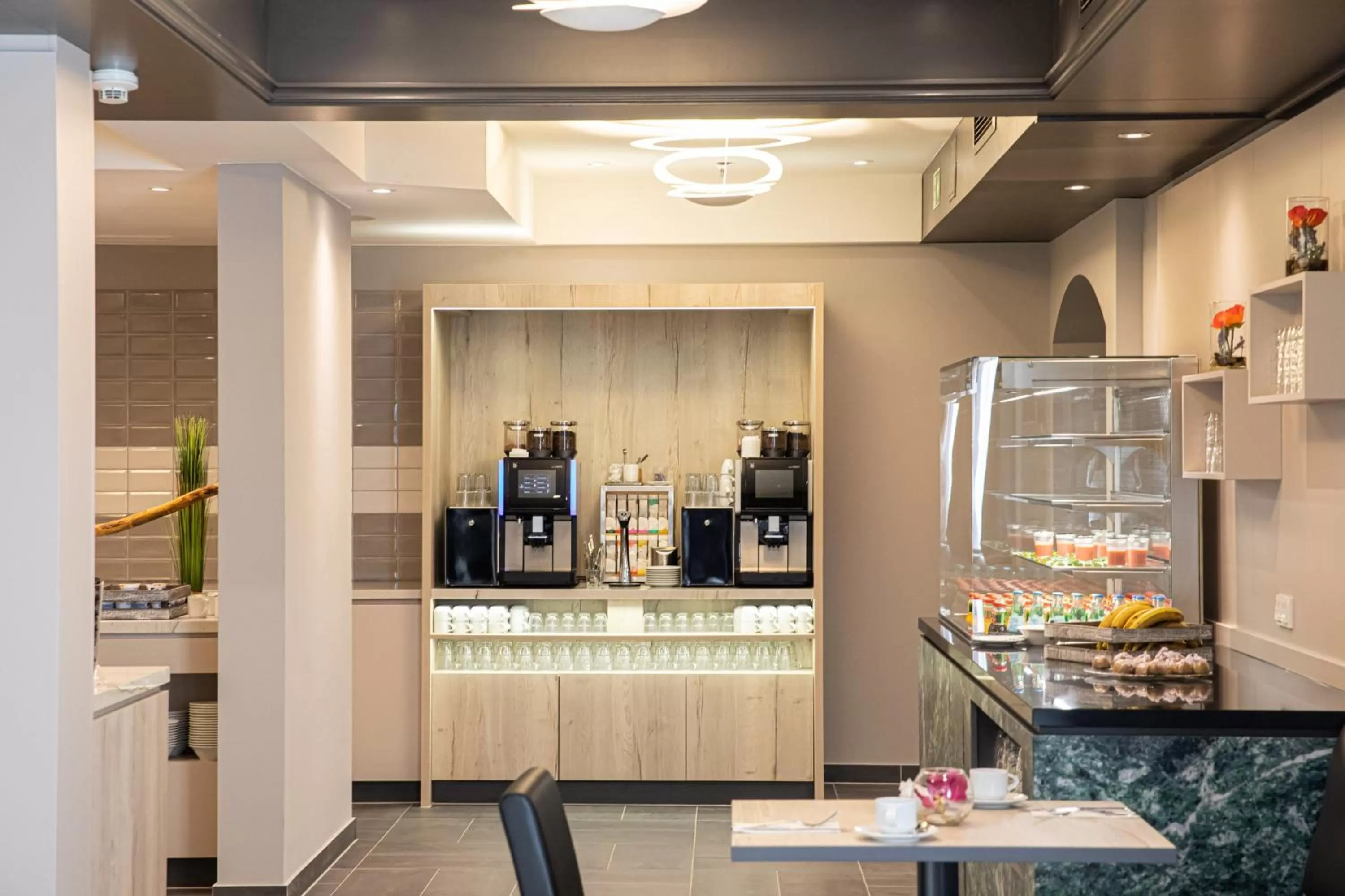 Restaurant/places to eat in Crowne Plaza Frankfurt Congress Hotel by IHG