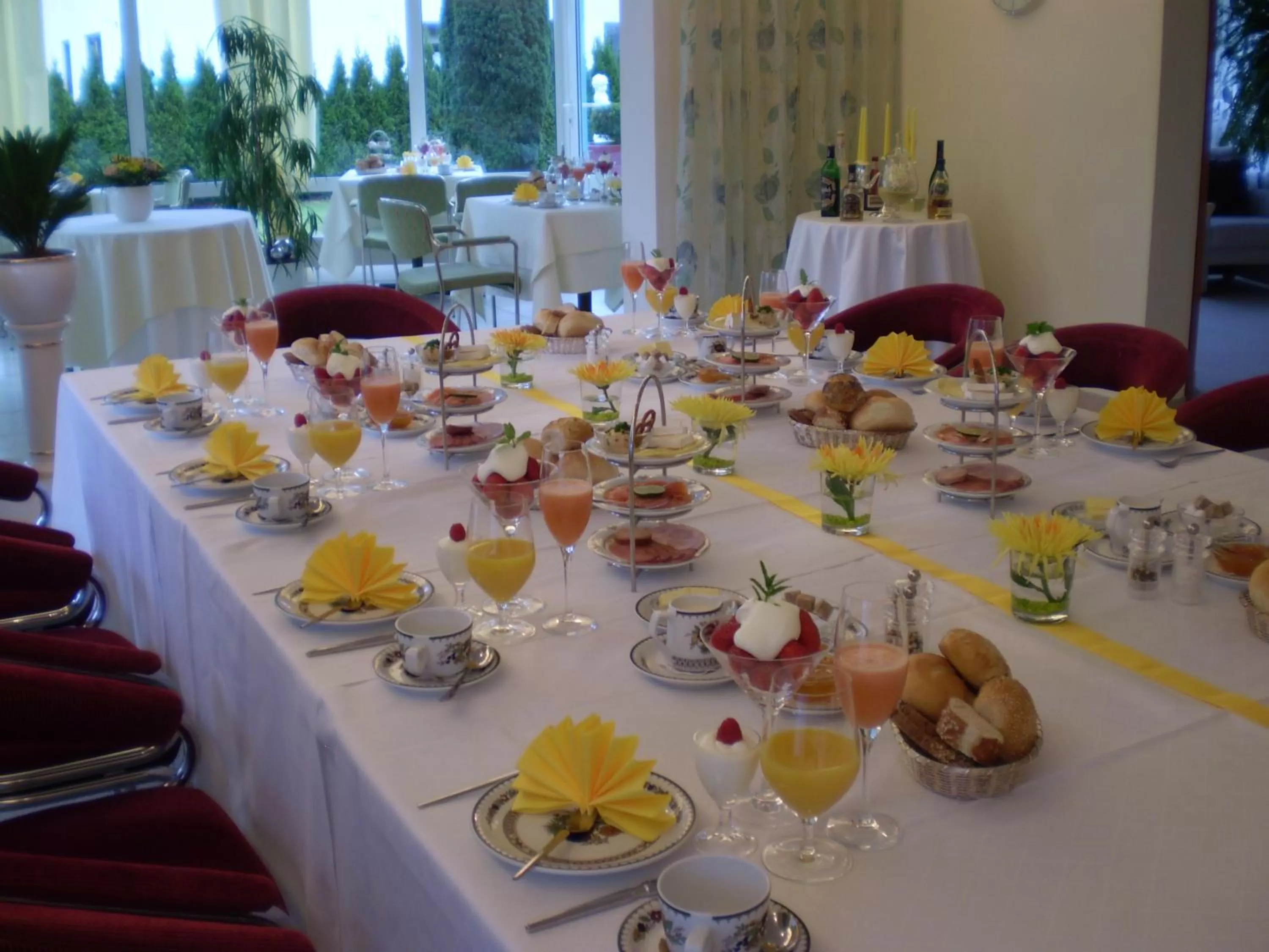 Restaurant/places to eat in Hotel Christine