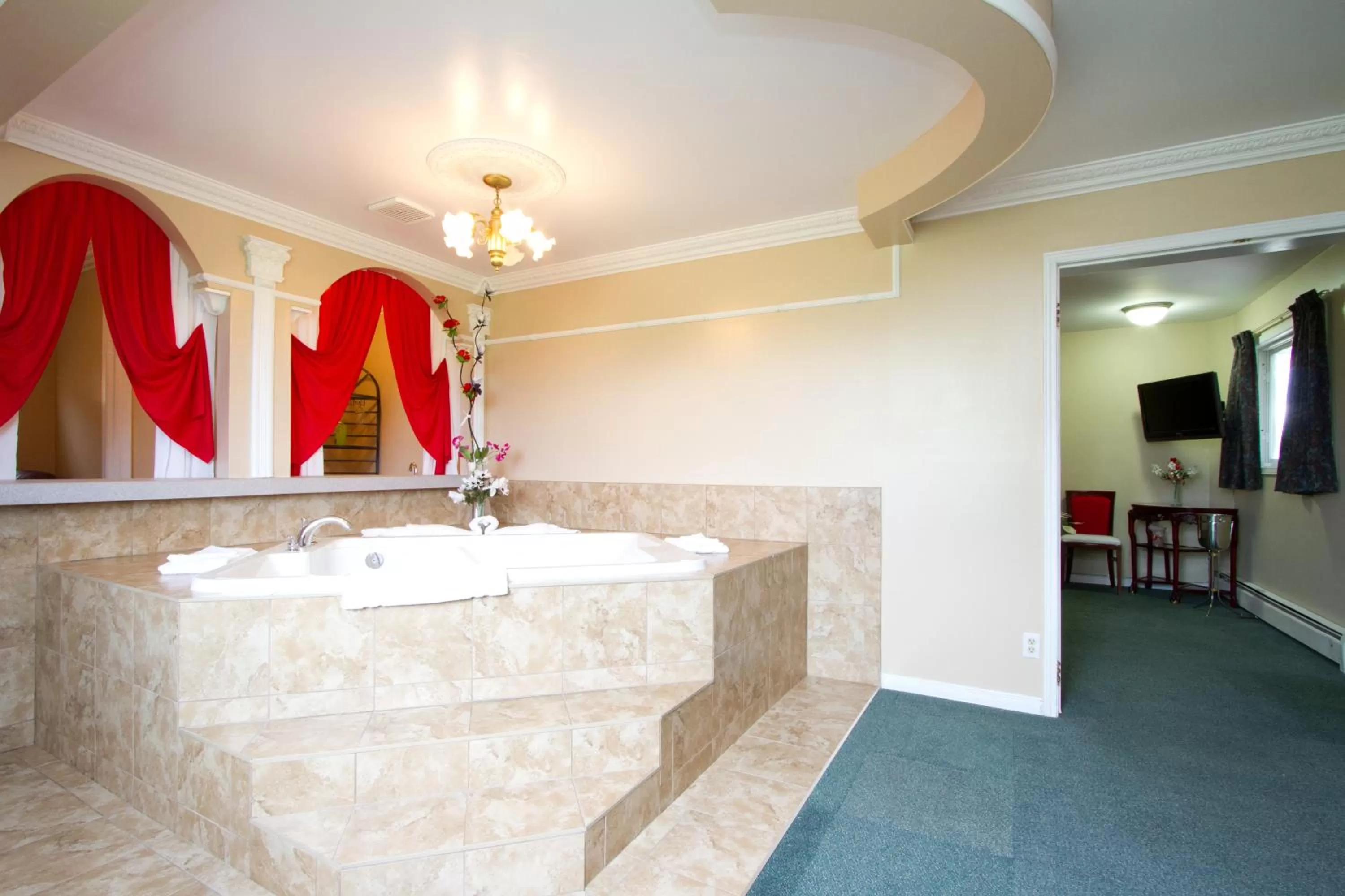 Hot Spring Bath in Knights Inn Lindsay