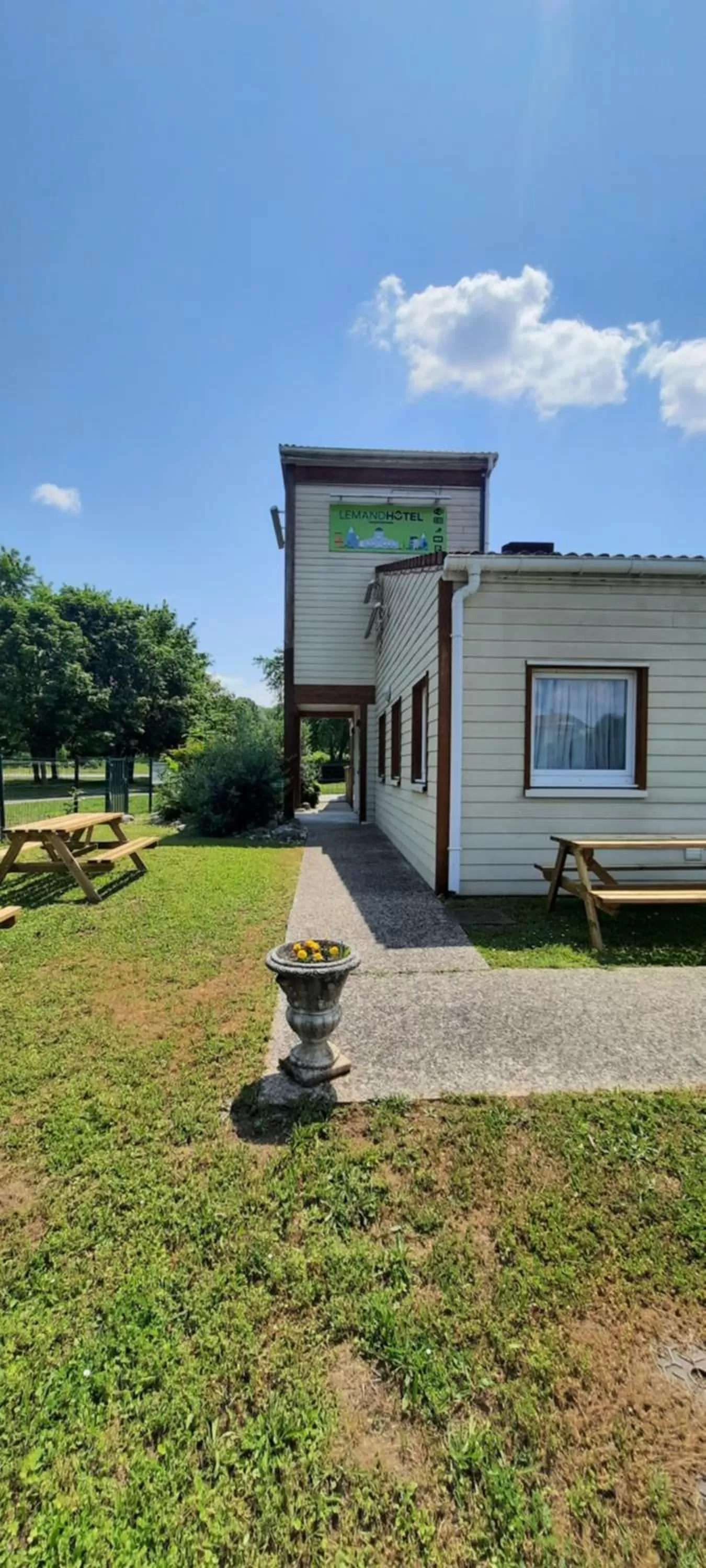 Property building in Hôtel Lémand Lyon Est - Villefontaine