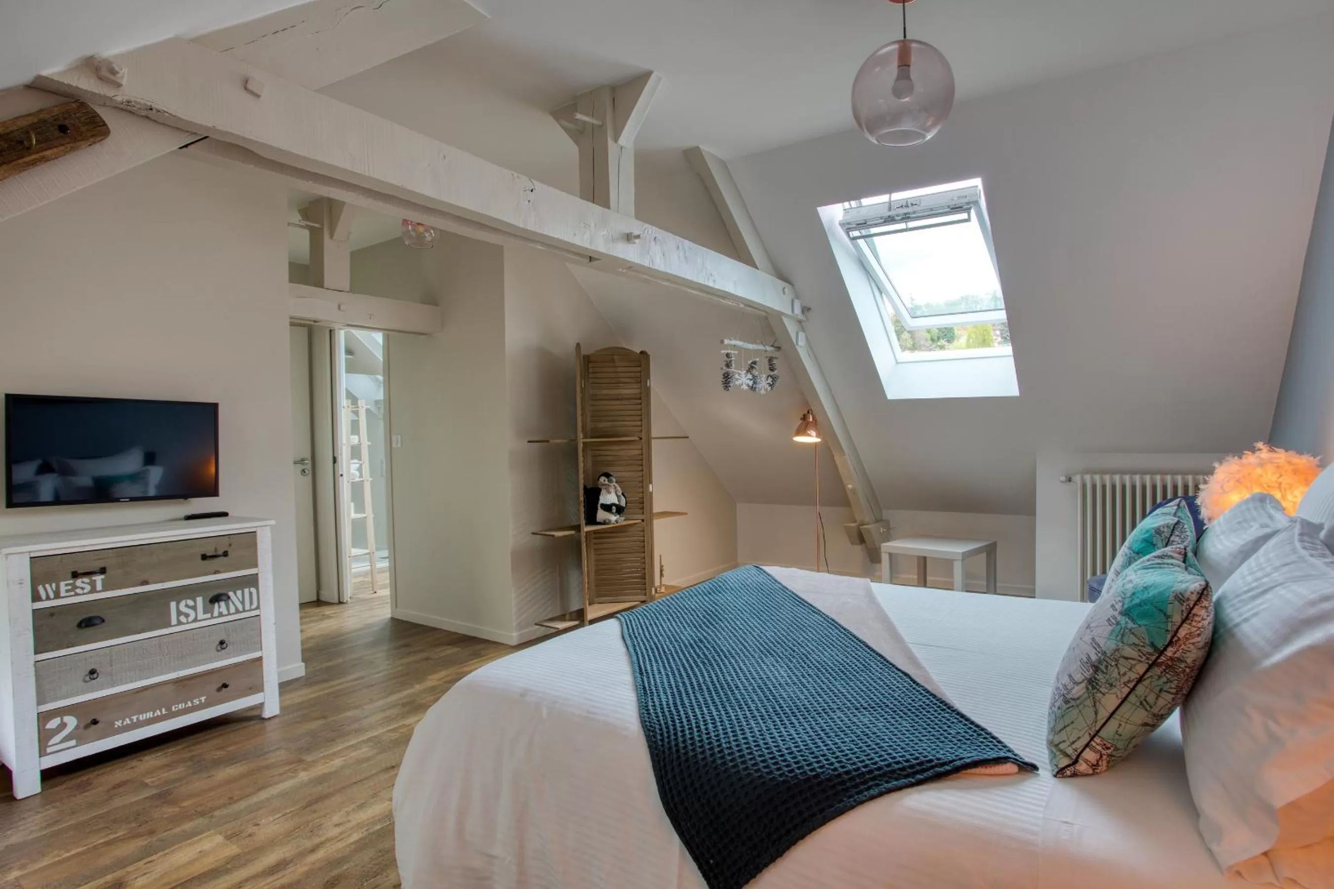 Bed in O'Myosotis - 400m Centre Historique - Parking Gratuit - Piscine et Jardin