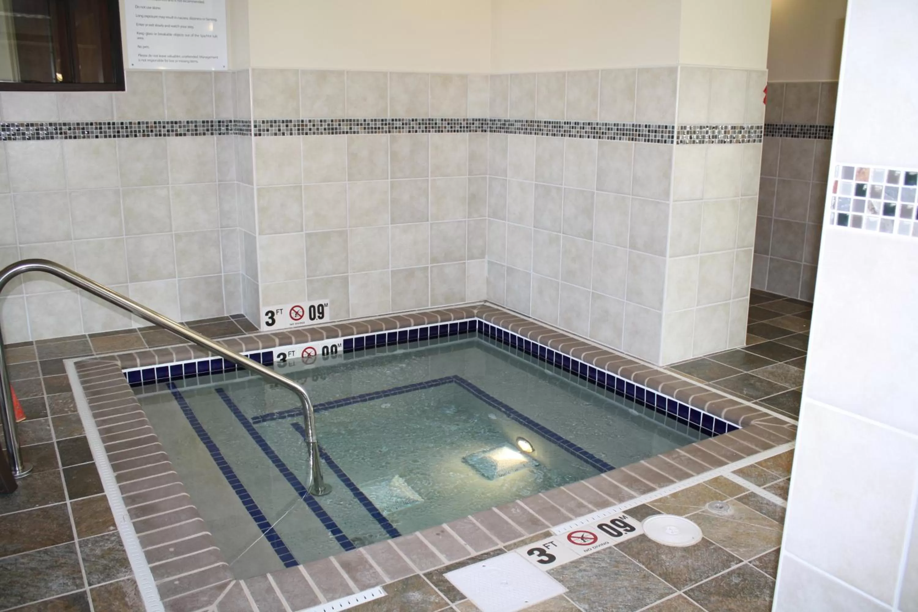 Hot Tub in Holiday Inn Express & Suites Sioux Falls Southwest by IHG