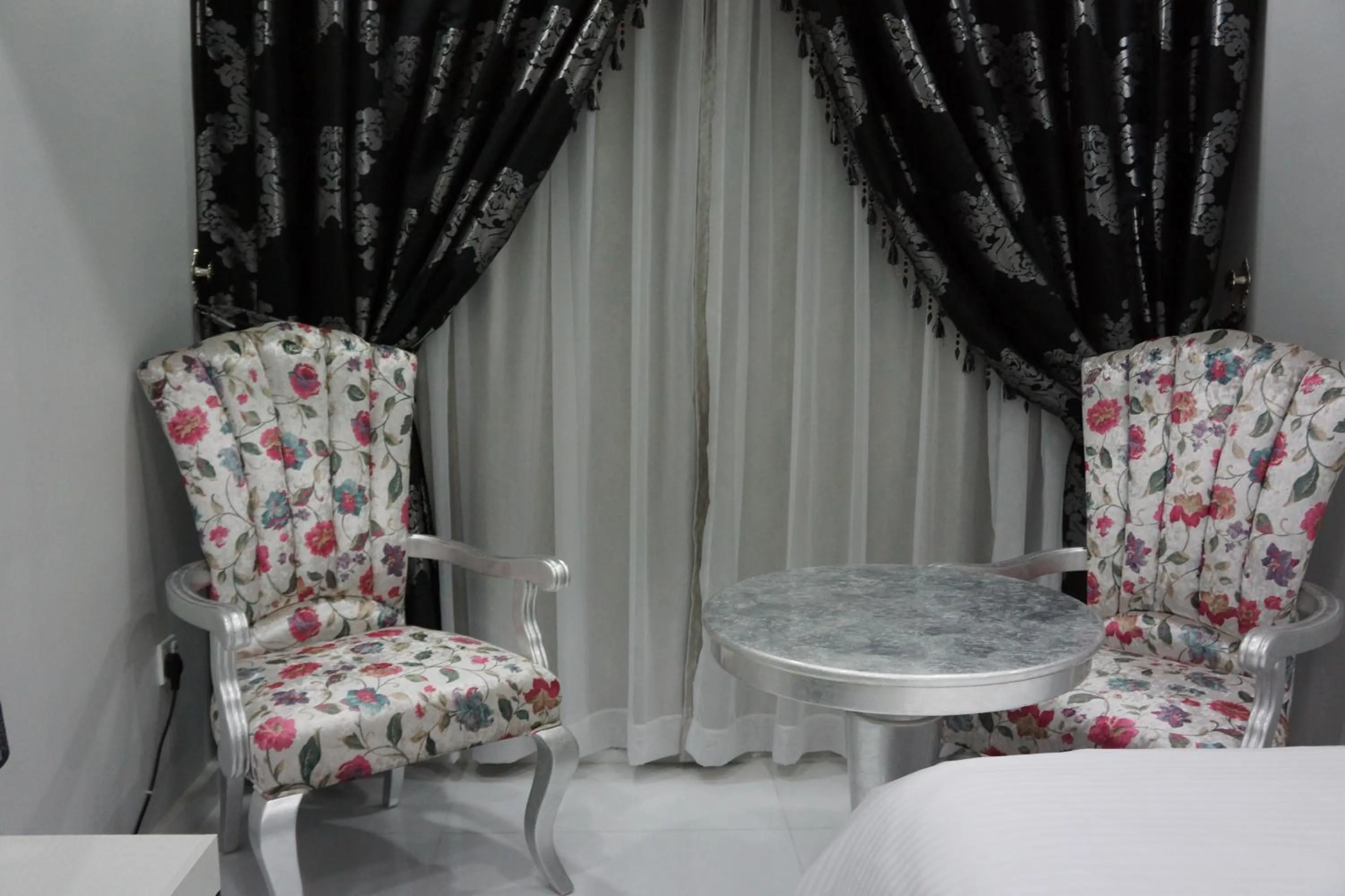 Seating area in White Fort Hotel