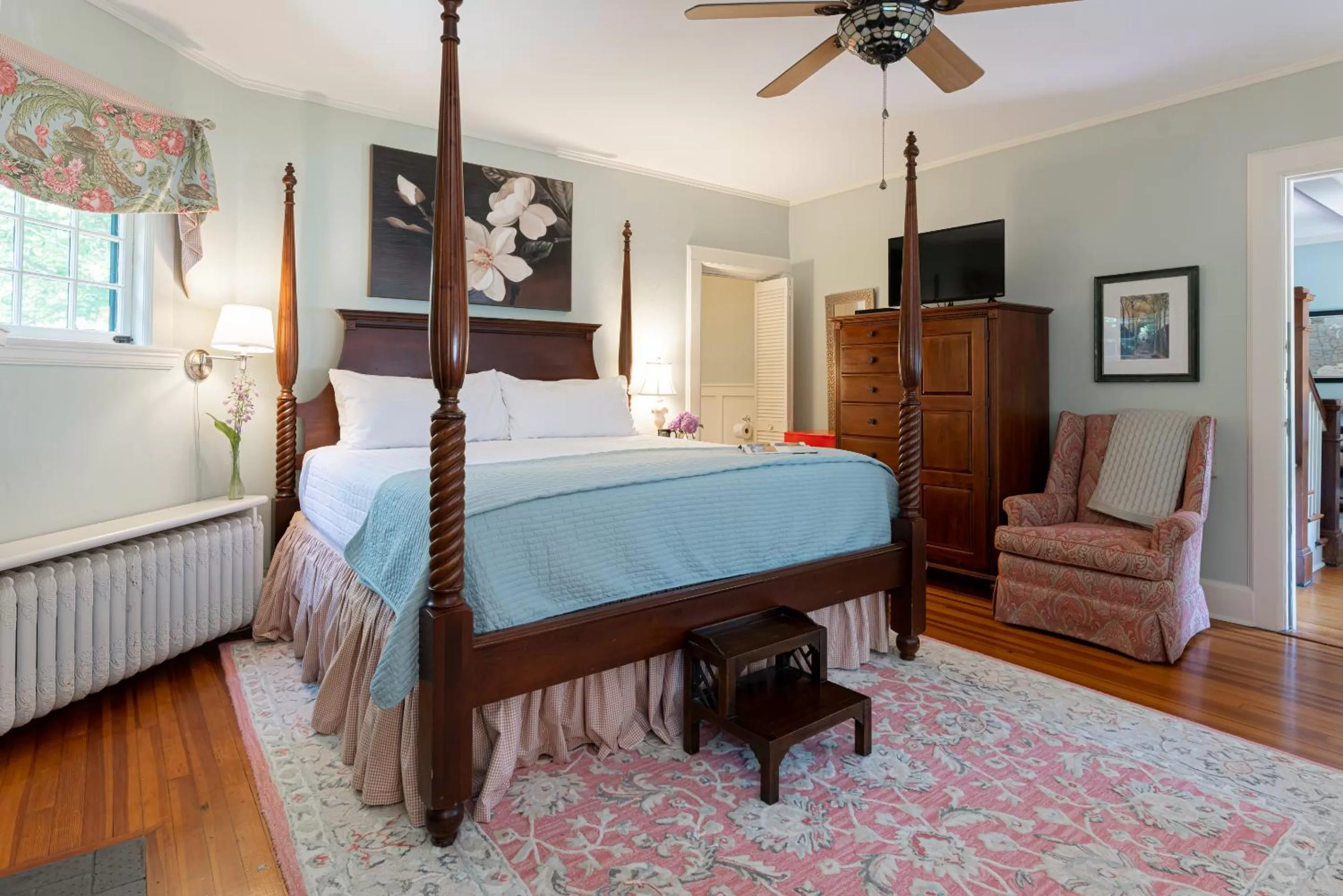 Bed in Pinecrest Bed & Breakfast