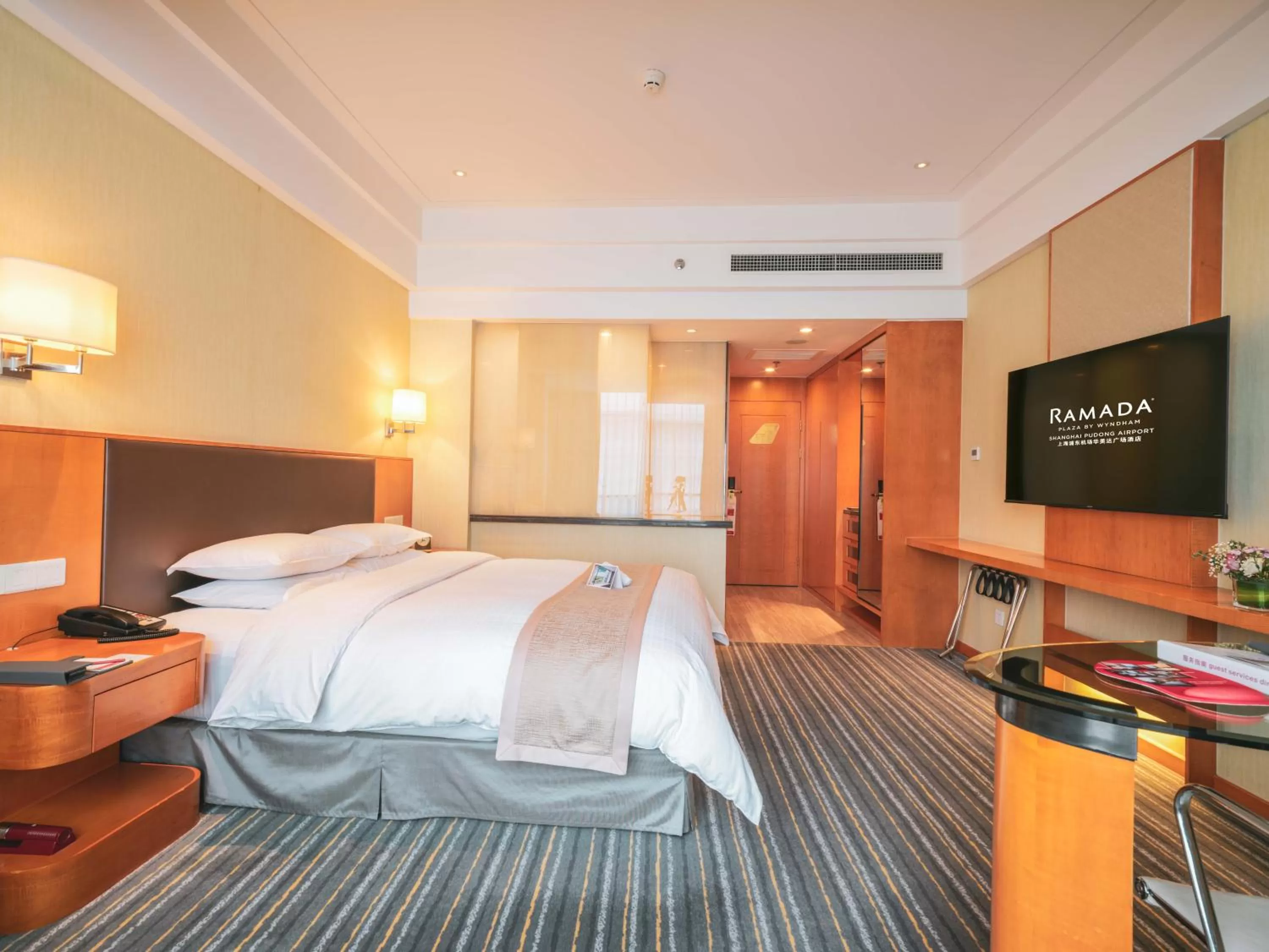 Bed in Ramada Plaza Shanghai Pudong Airport - 3 mins to PVG depature floor & check entrance with hotel shuttle