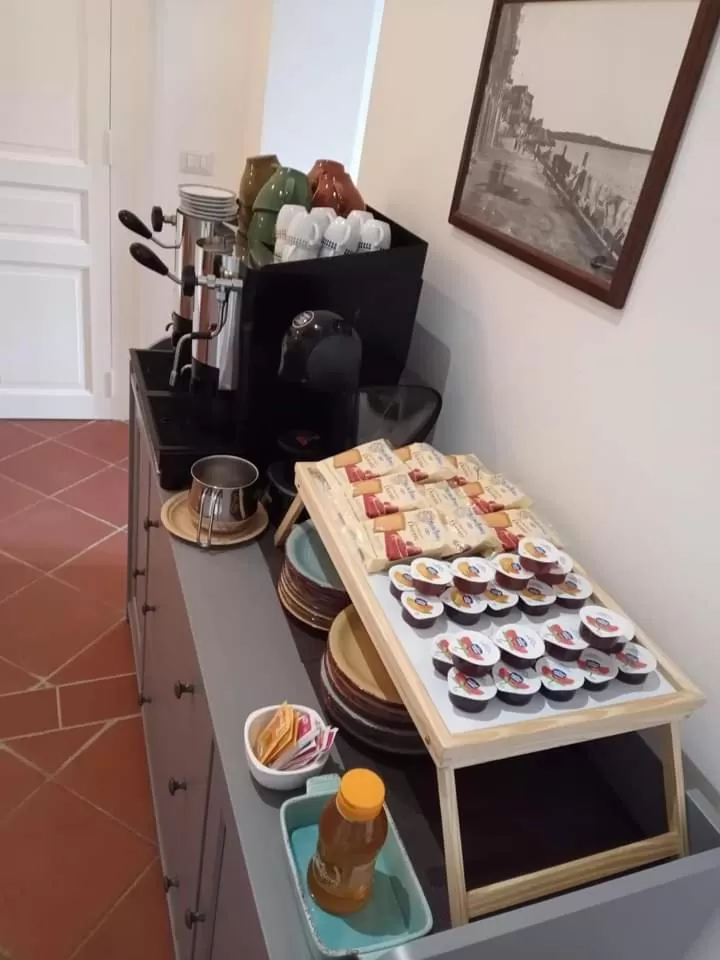 Breakfast, Food in Galleria del Duomo