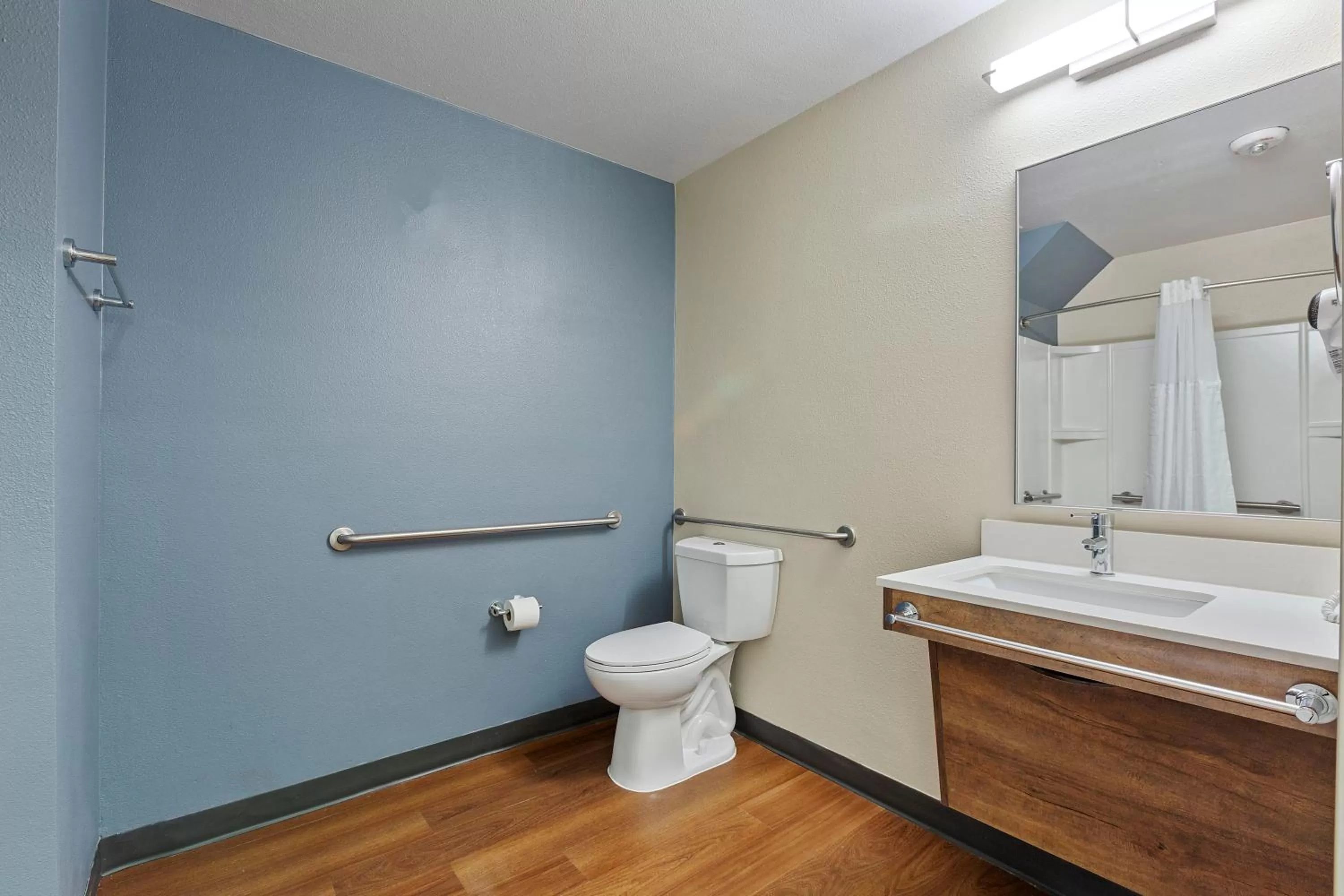 Bathroom in Extended Stay America Suites - San Jose - Milpitas - McCarthy Ranch
