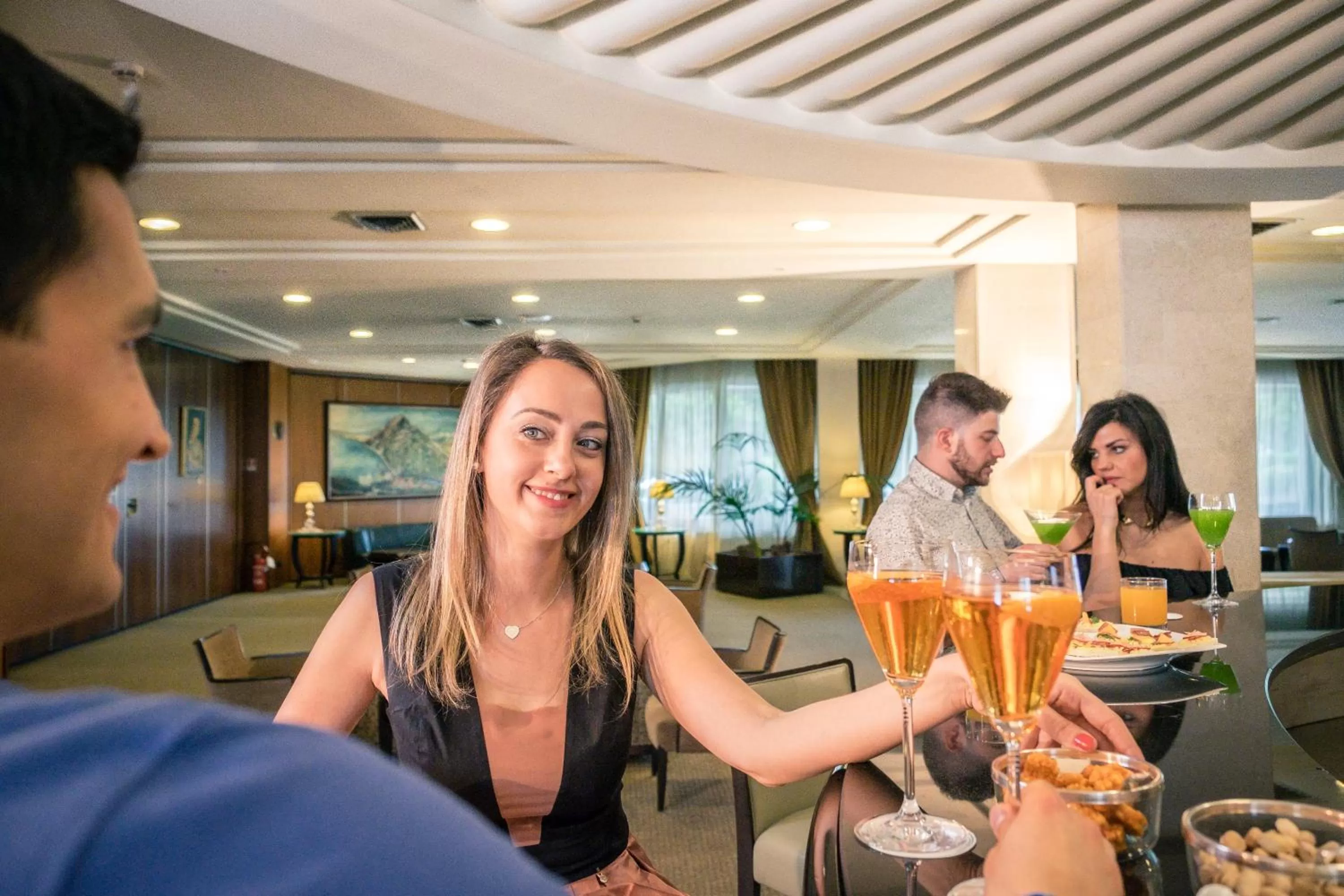 Communal lounge/ TV room in Perugia Plaza Hotel