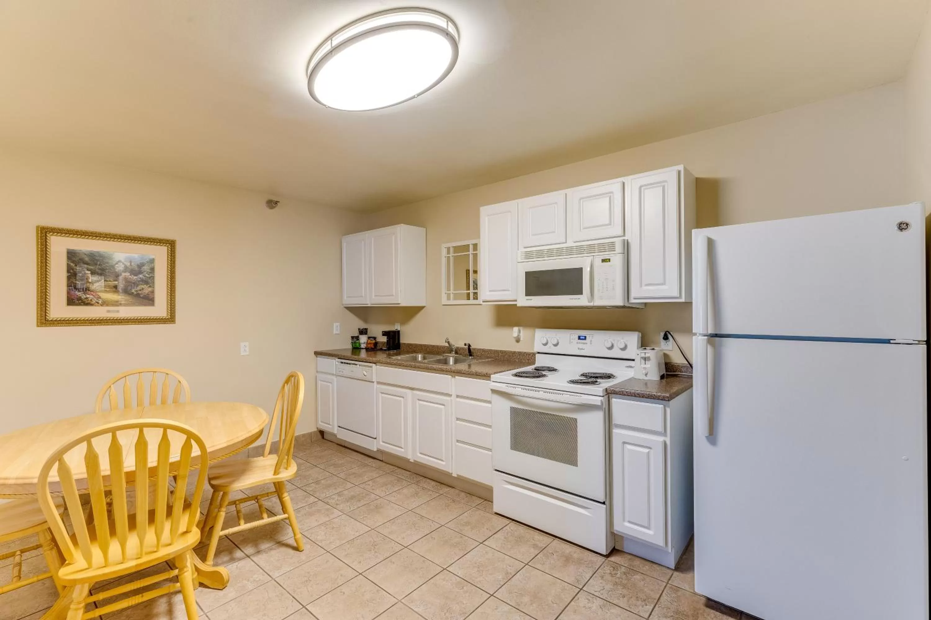 Kitchen or kitchenette in Best Western Lakewinds