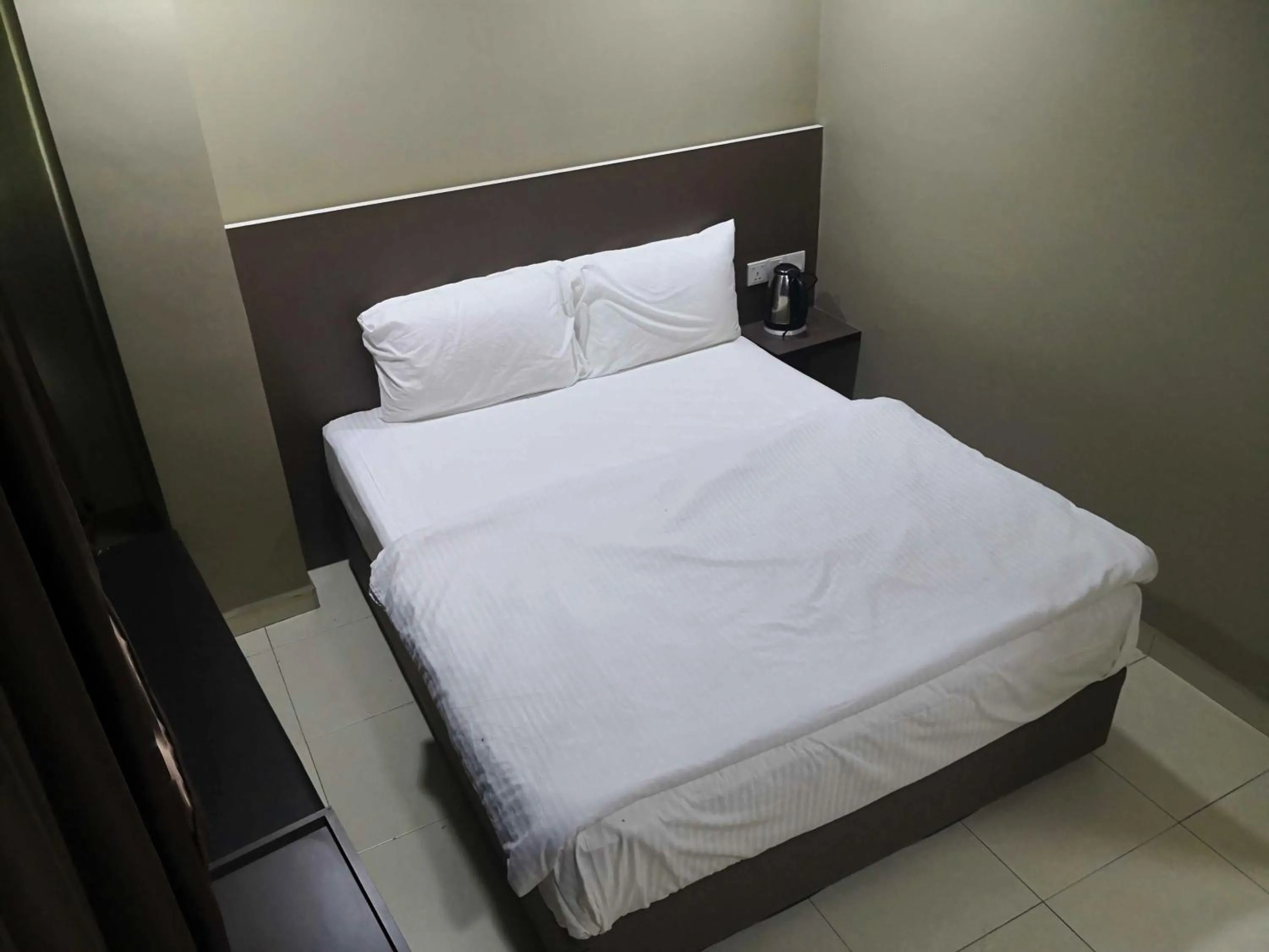 Bedroom, Bed in Tropika Garden Hotel Kulai