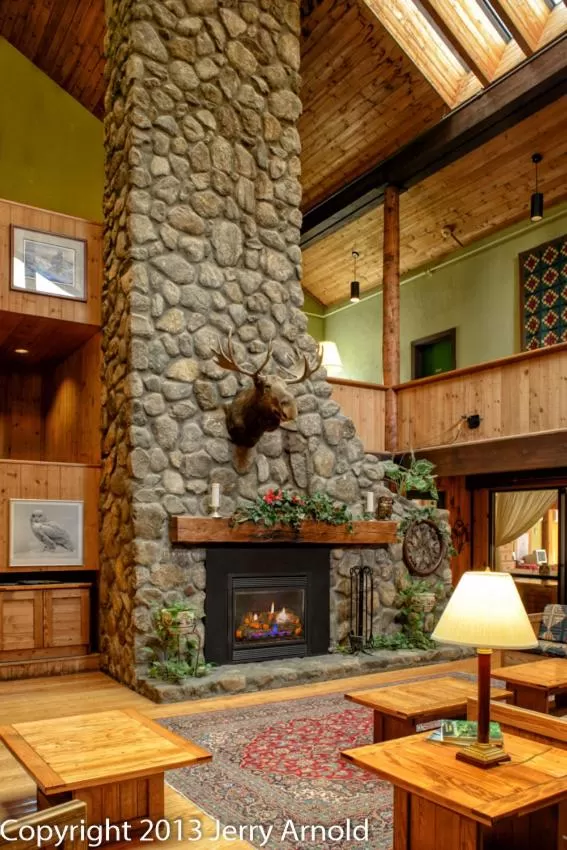 Decorative detail in Snowy Owl Inn