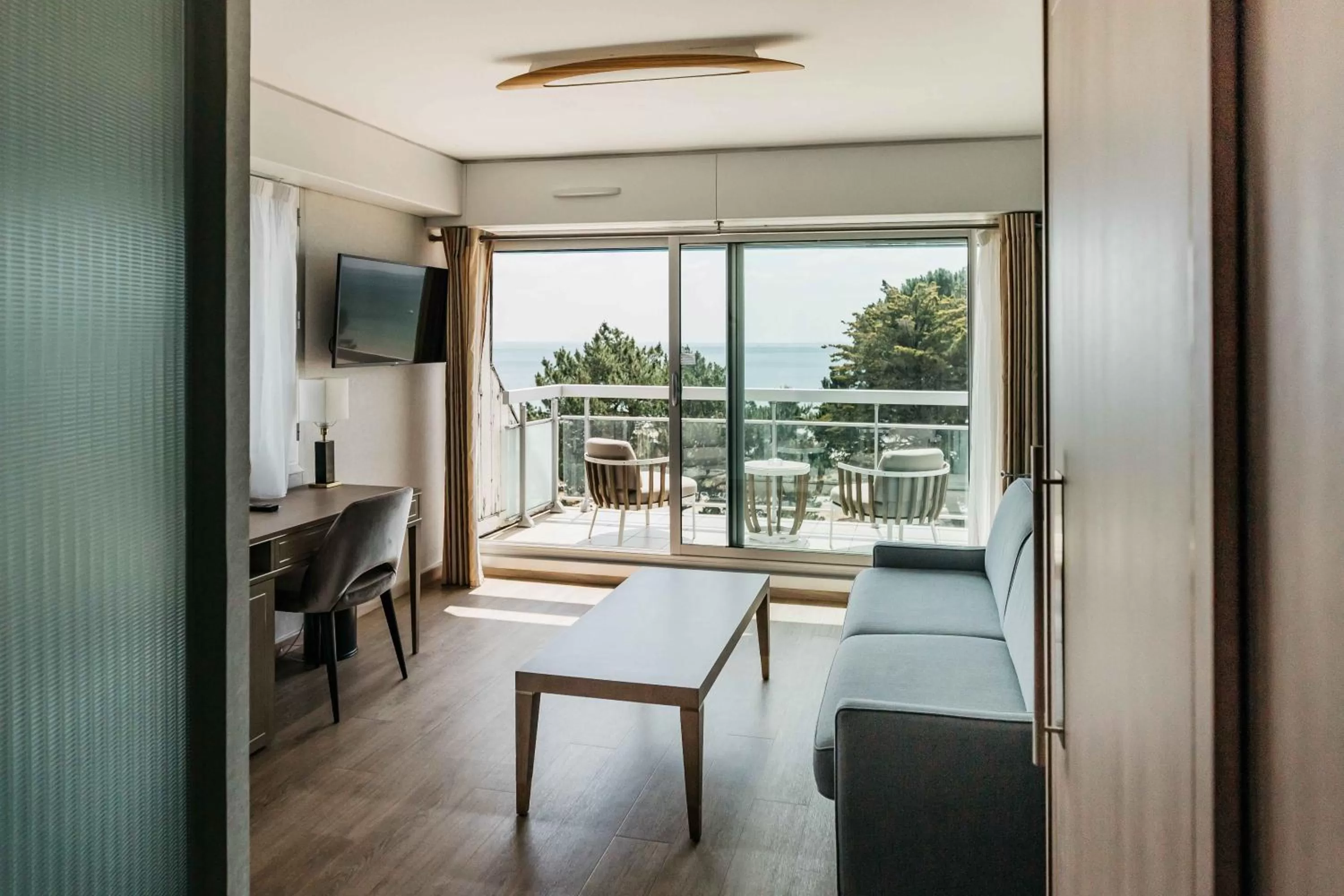 TV and multimedia in Le Diana Hôtel & Spa