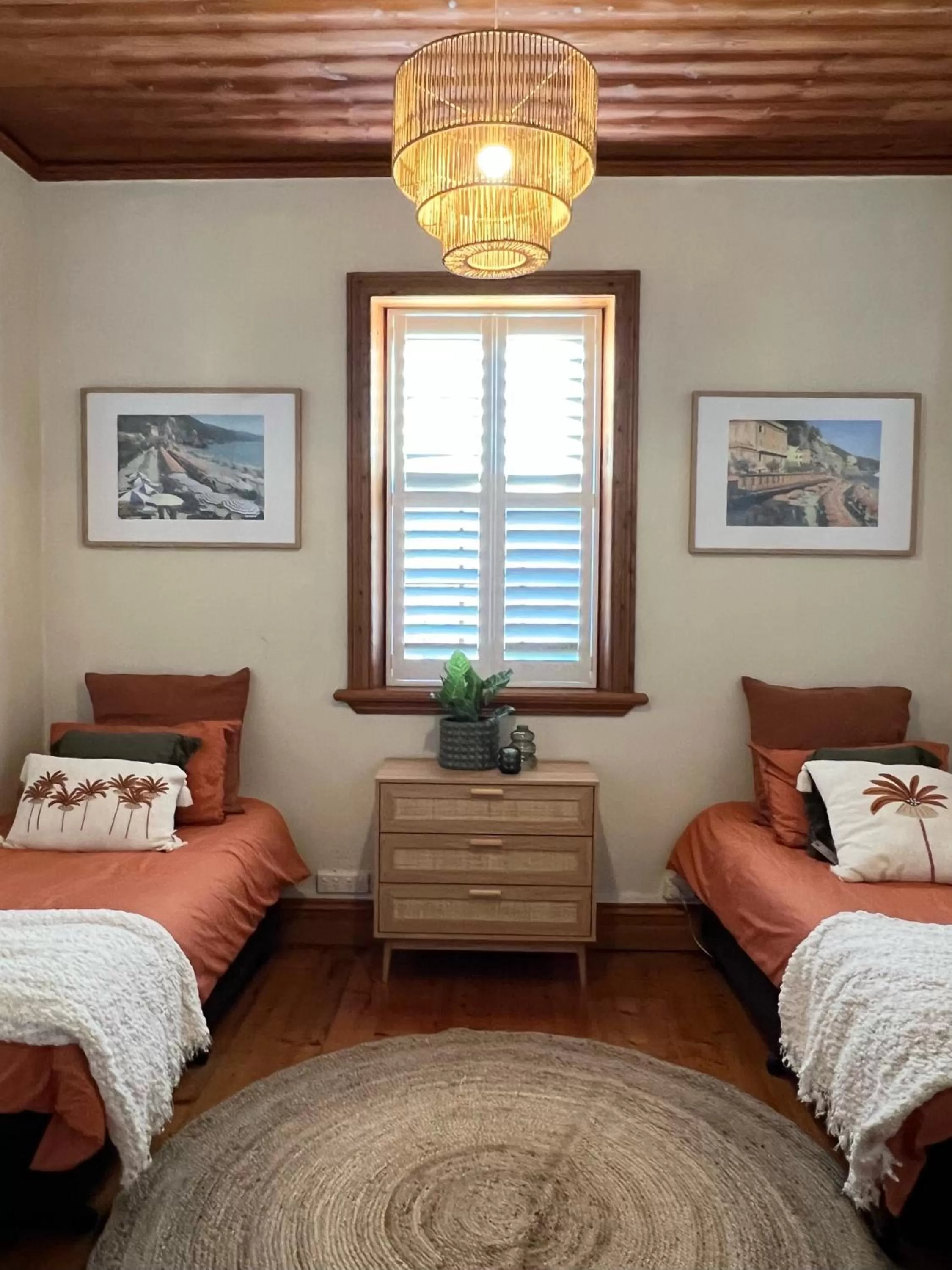 Bed in Seacombe House Motor Inn Port Fairy