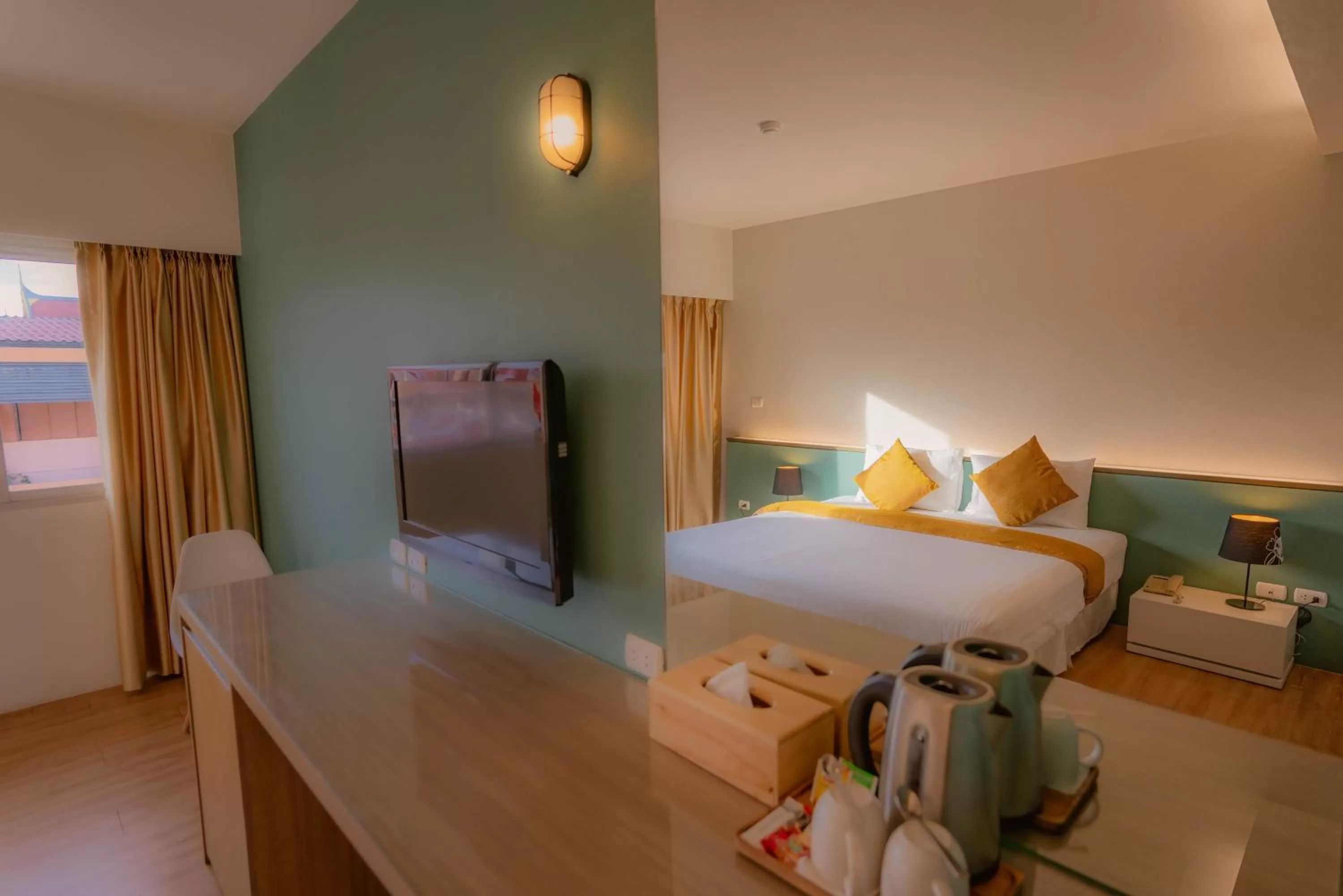 Photo of the whole room, Bed in Peace Land Khaosan