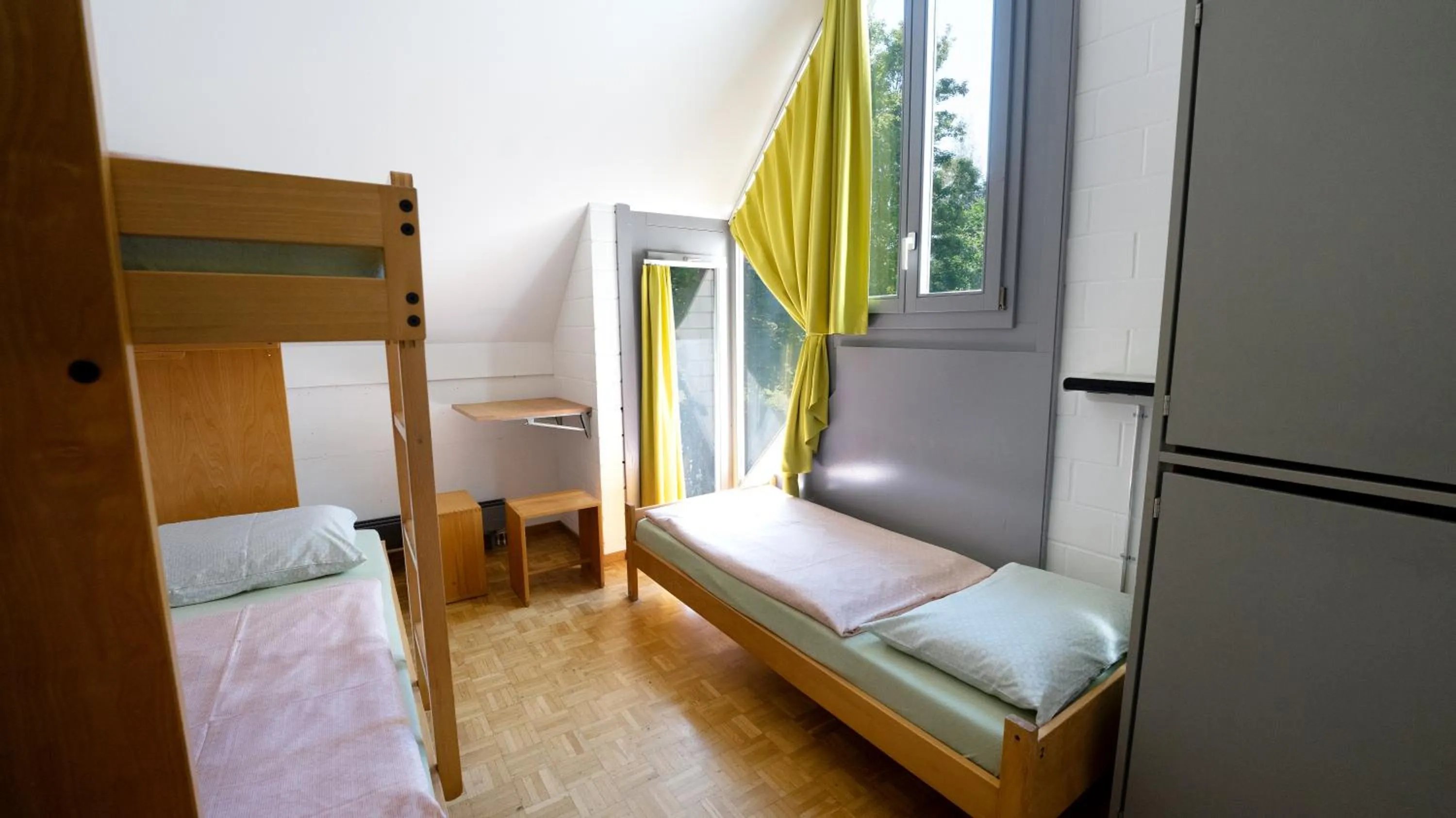 Photo of the whole room, Bed in Luzern Youth Hostel