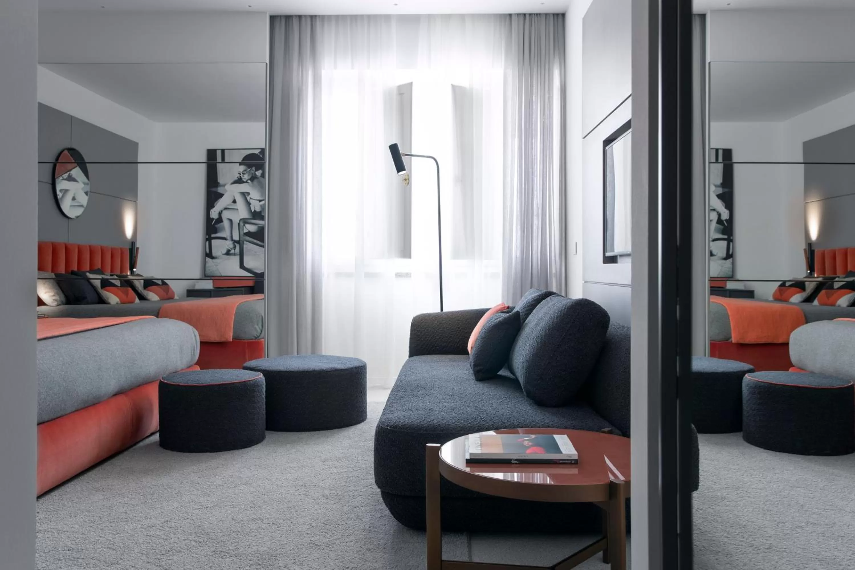 Photo of the whole room, Bed in Hotel Plaza e de Russie - Relais & Châteaux