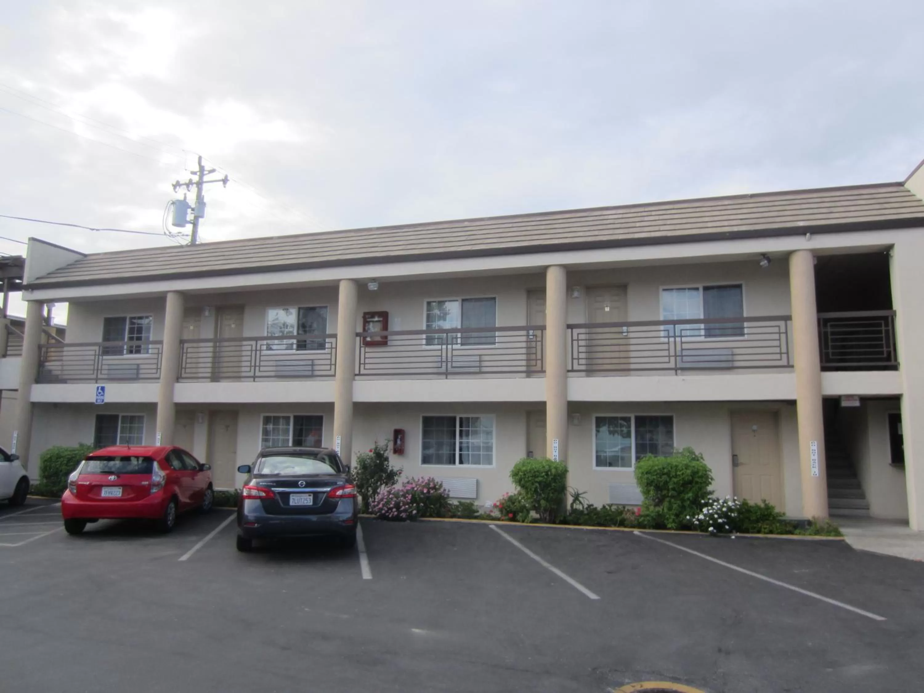 Property building in Redwood Creek Inn