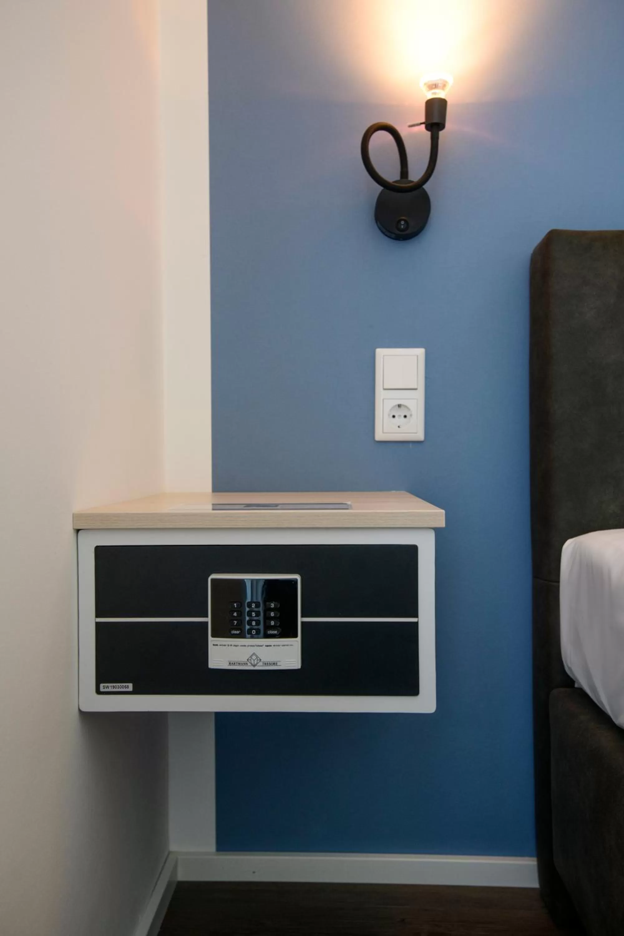 Bedroom in Smart & Stay Aparthotel Saarbrücken Süd - Self-Check-In - Free Parking