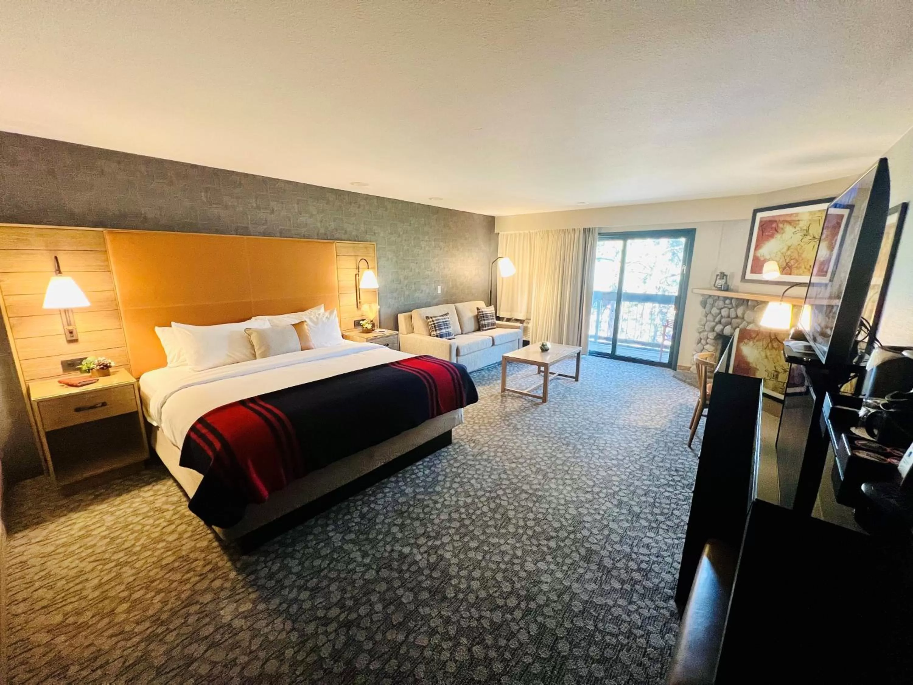 Photo of the whole room, Bed in Riverhouse Lodge