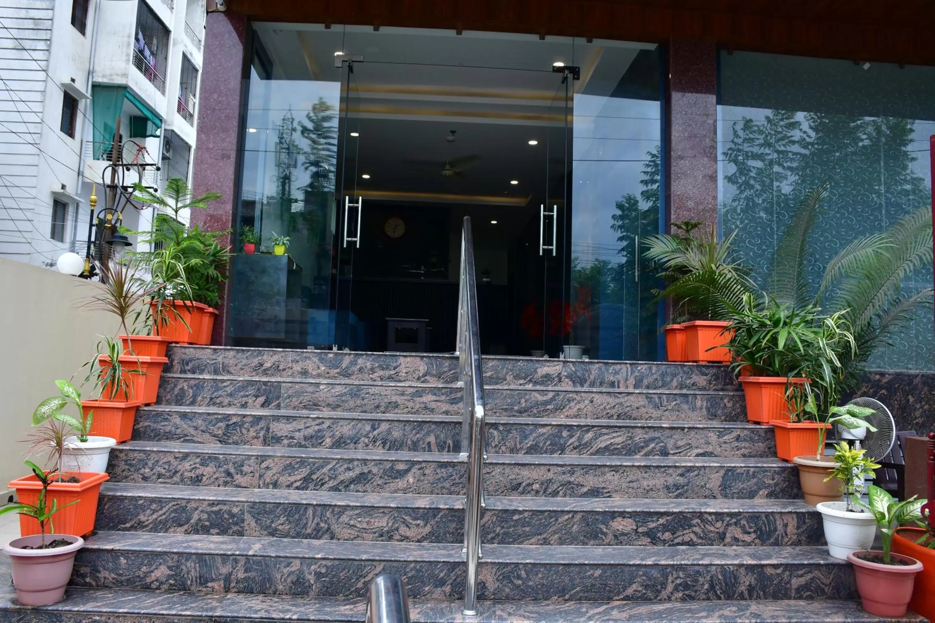 Facade/entrance in Hotel Yatharth Inn