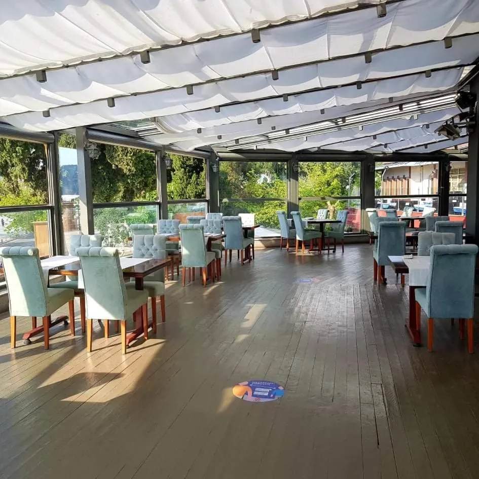 Restaurant/places to eat in Akol Hotel