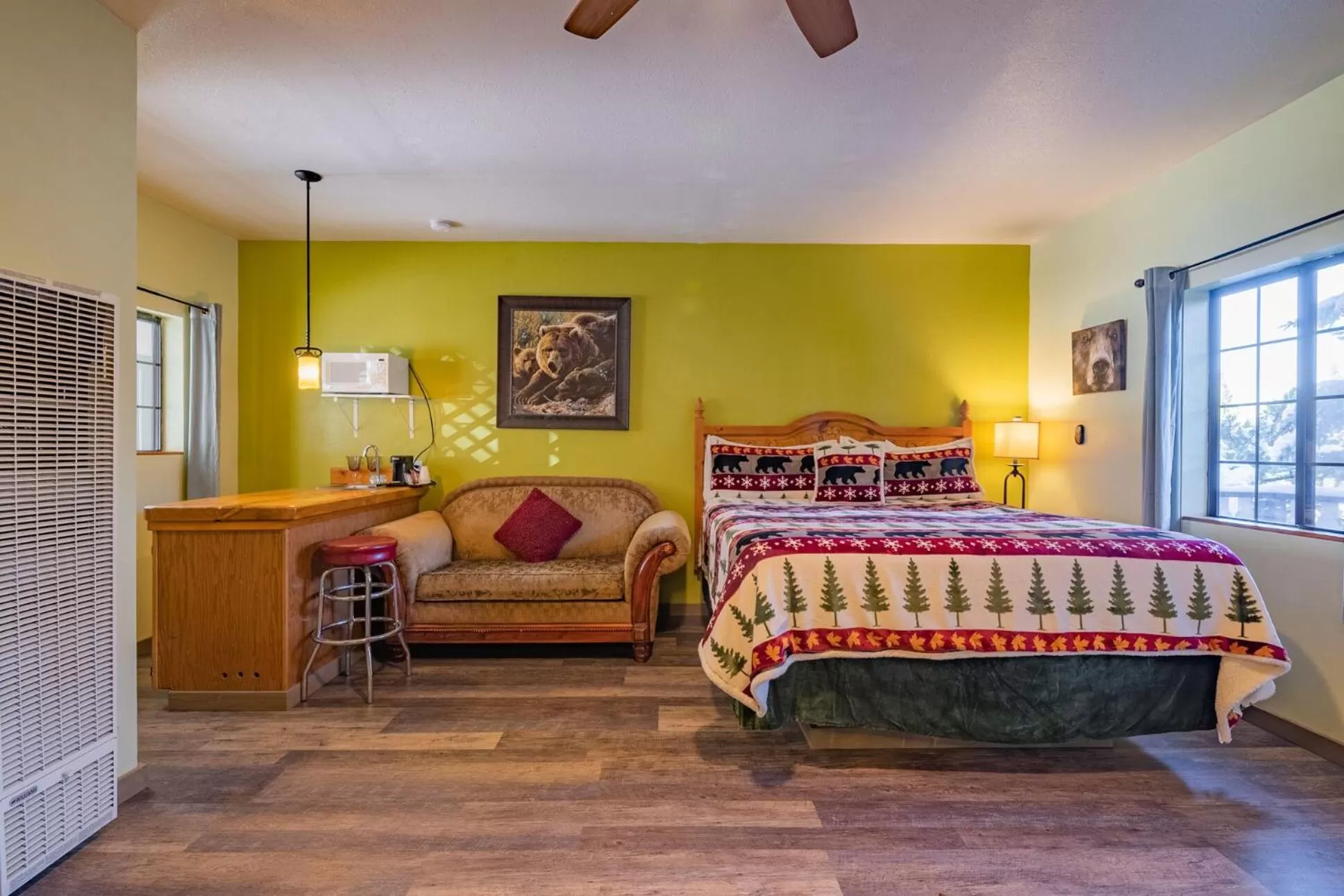 Photo of the whole room, Bed in Black Forest Lodge