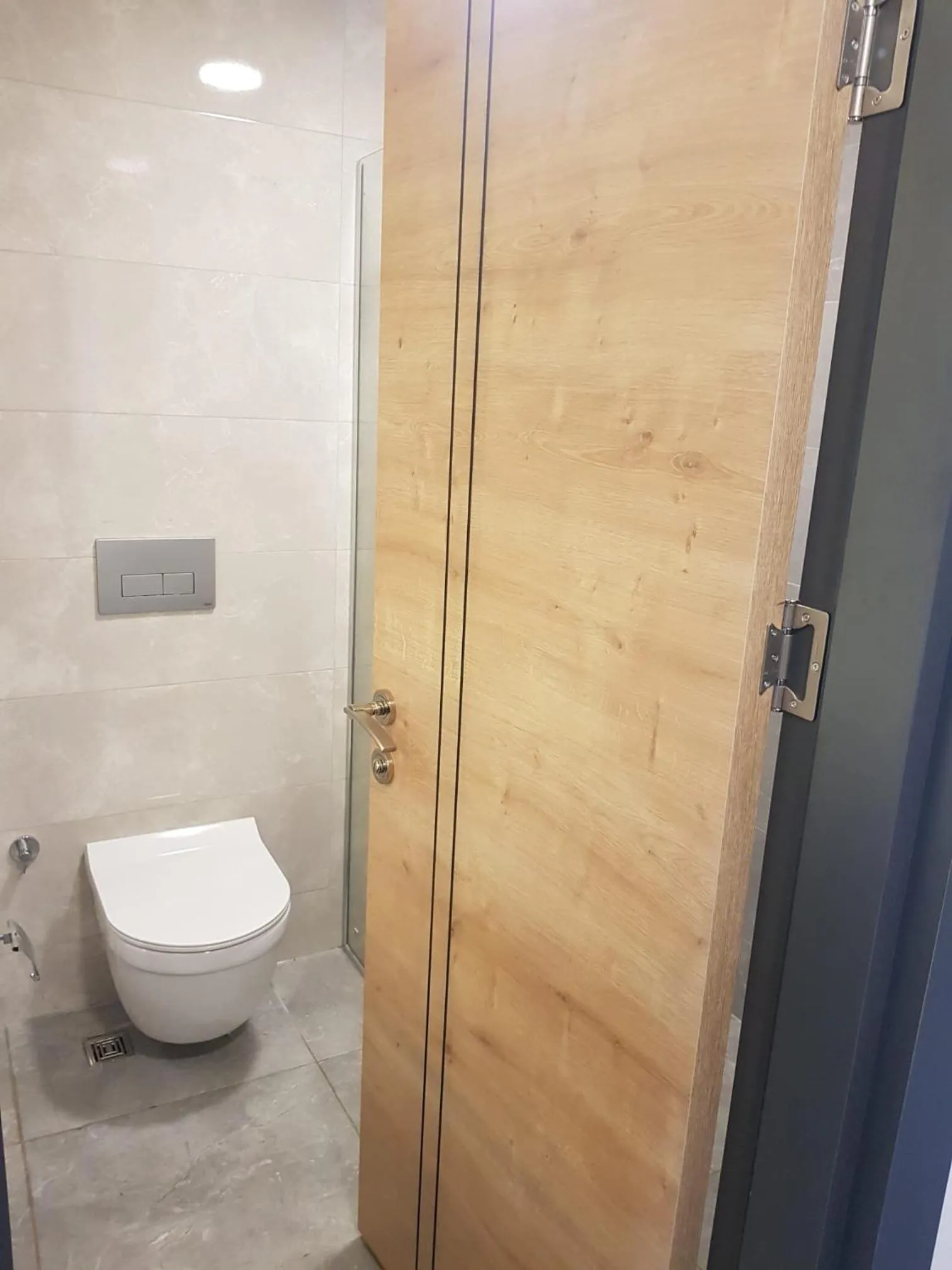 Shower in Clover Magic Park Side Hotel