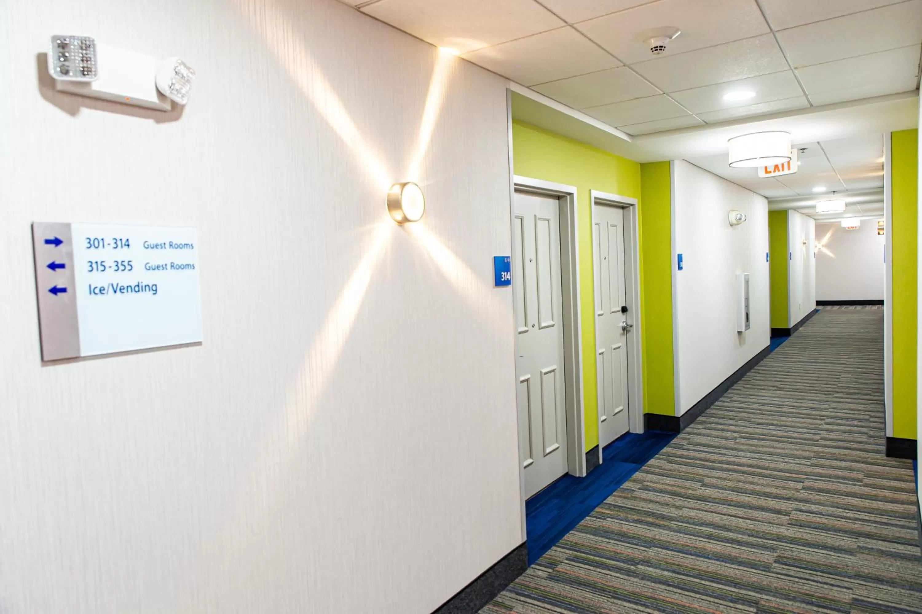 Lobby or reception in Holiday Inn Express - Columbus - Dublin by IHG