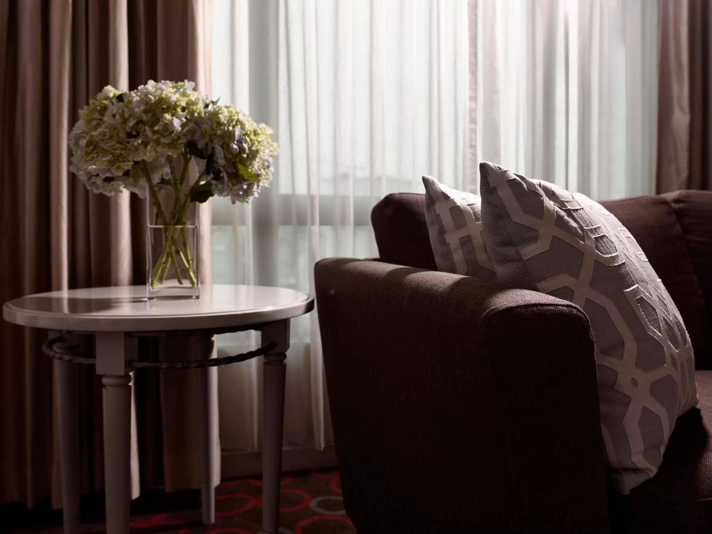 Seating area in Pullman Hanoi