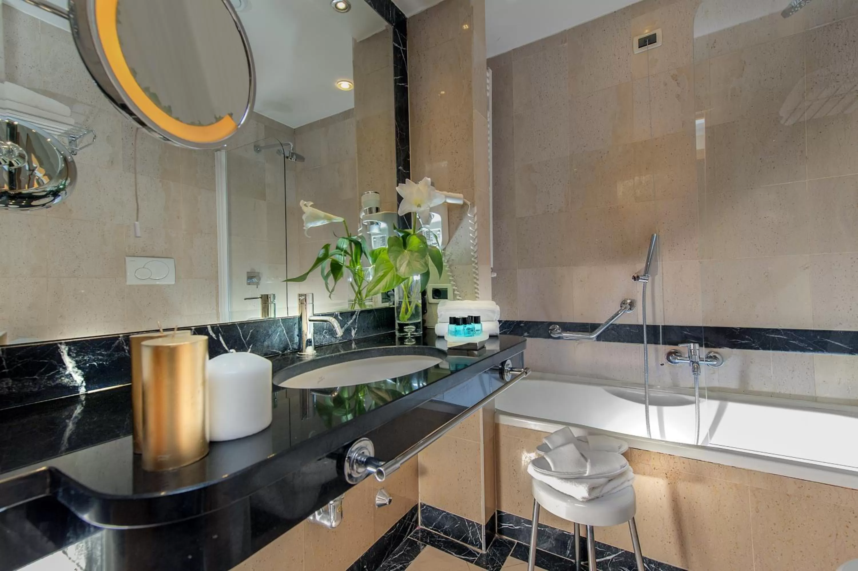 Bathroom in Cardinal Hotel St. Peter