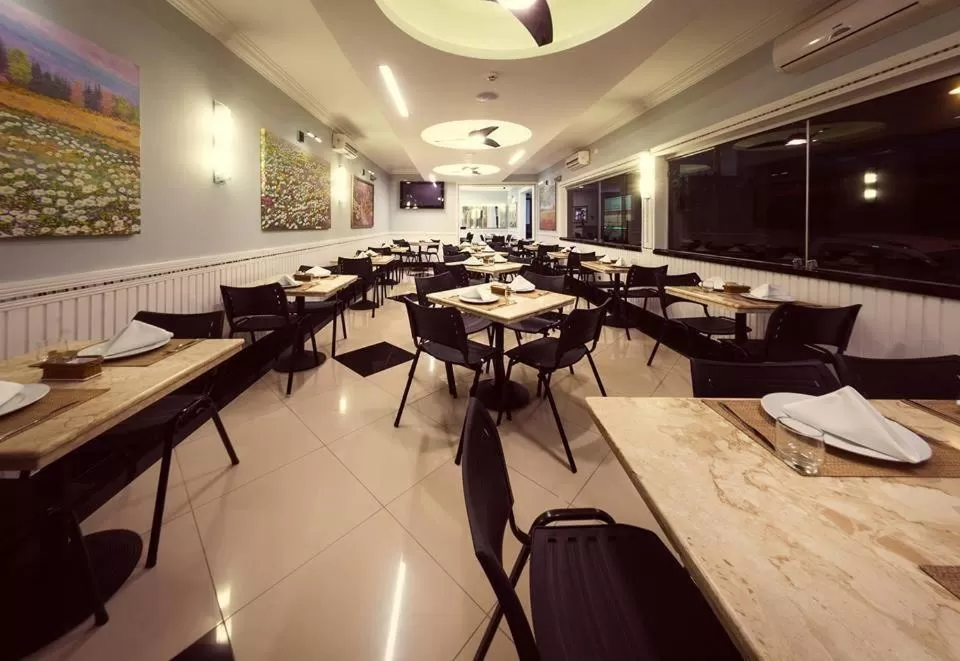 Restaurant/places to eat in Hotel KK