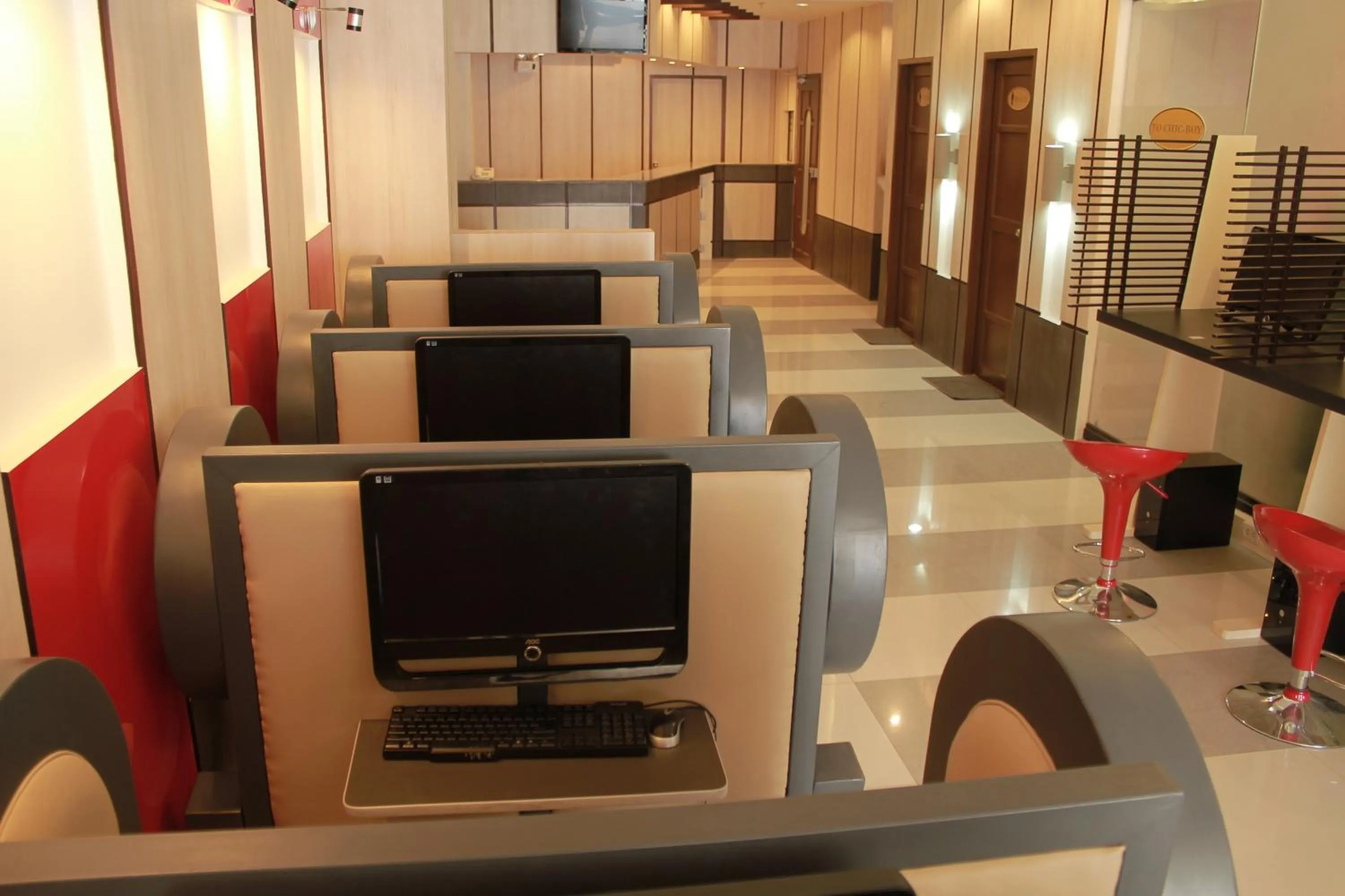 Business facilities in Hotel 99 Cubao