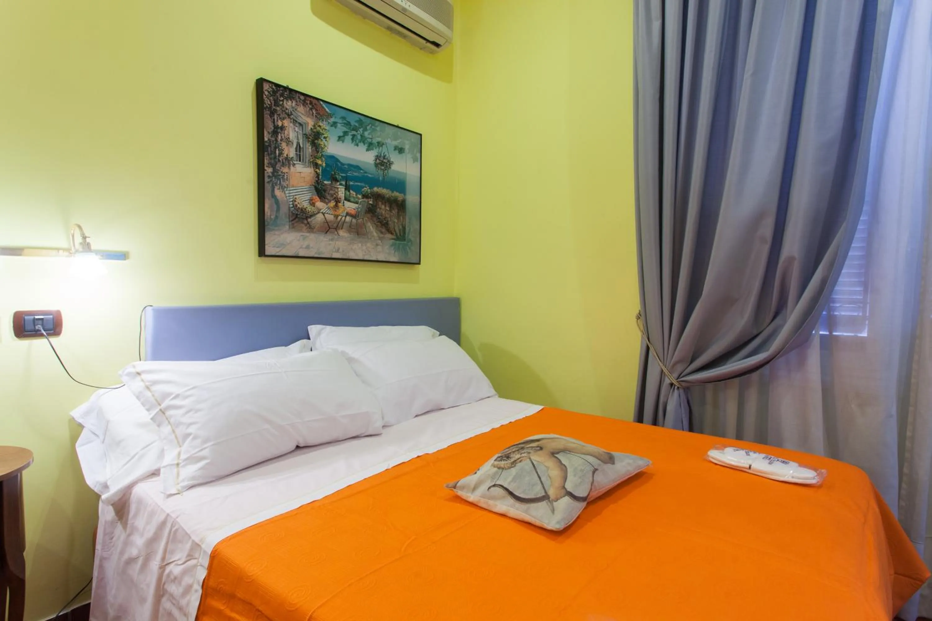 Photo of the whole room, Bed in Hotel Toledo