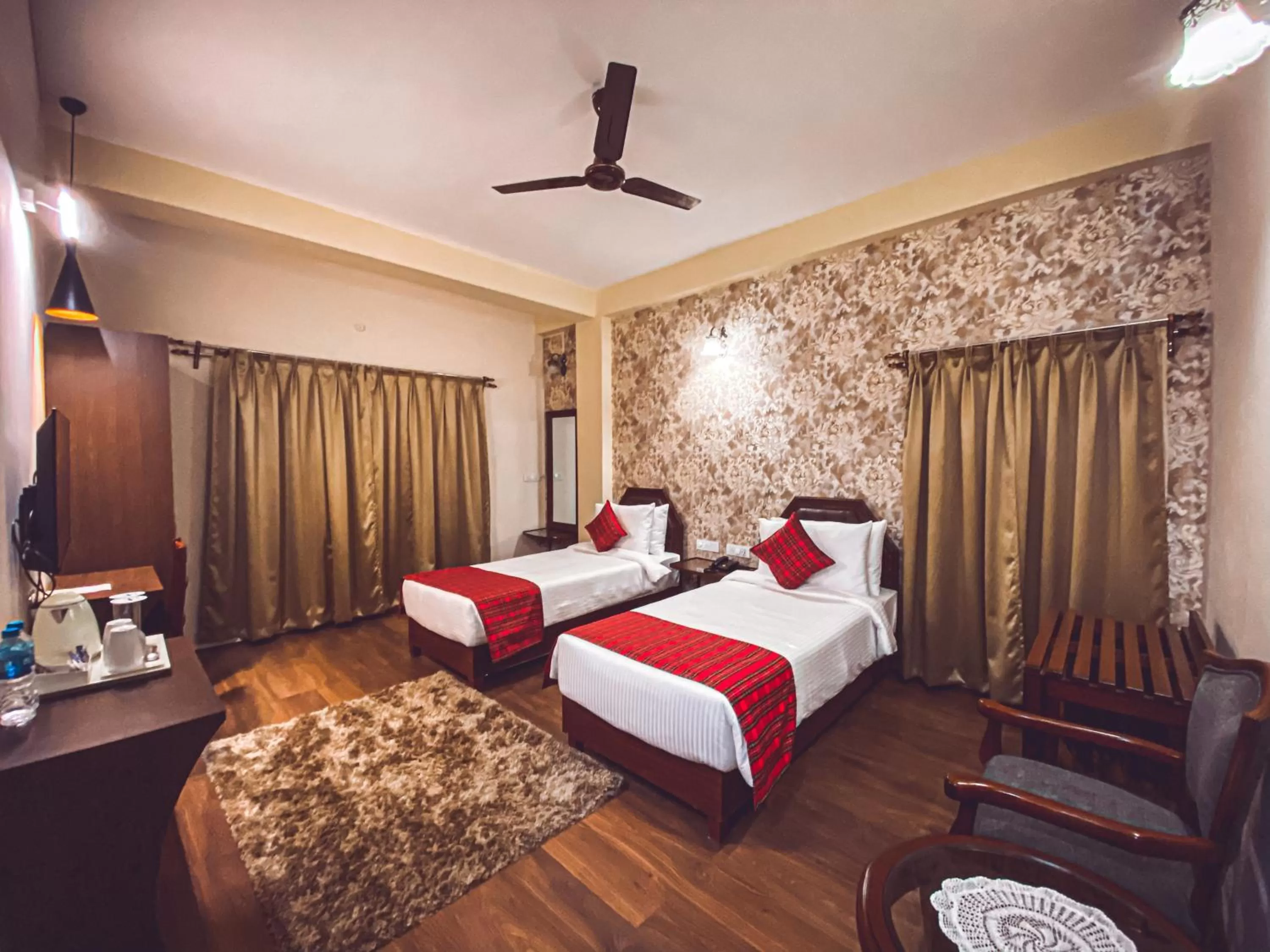 Photo of the whole room in Windermere Inn