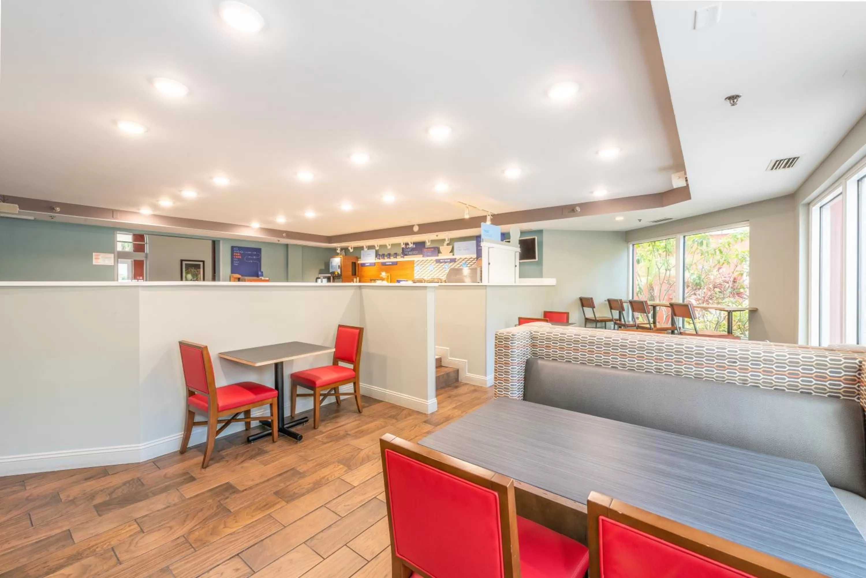 Breakfast in Holiday Inn Express Hotel & Suites Bradenton West by IHG