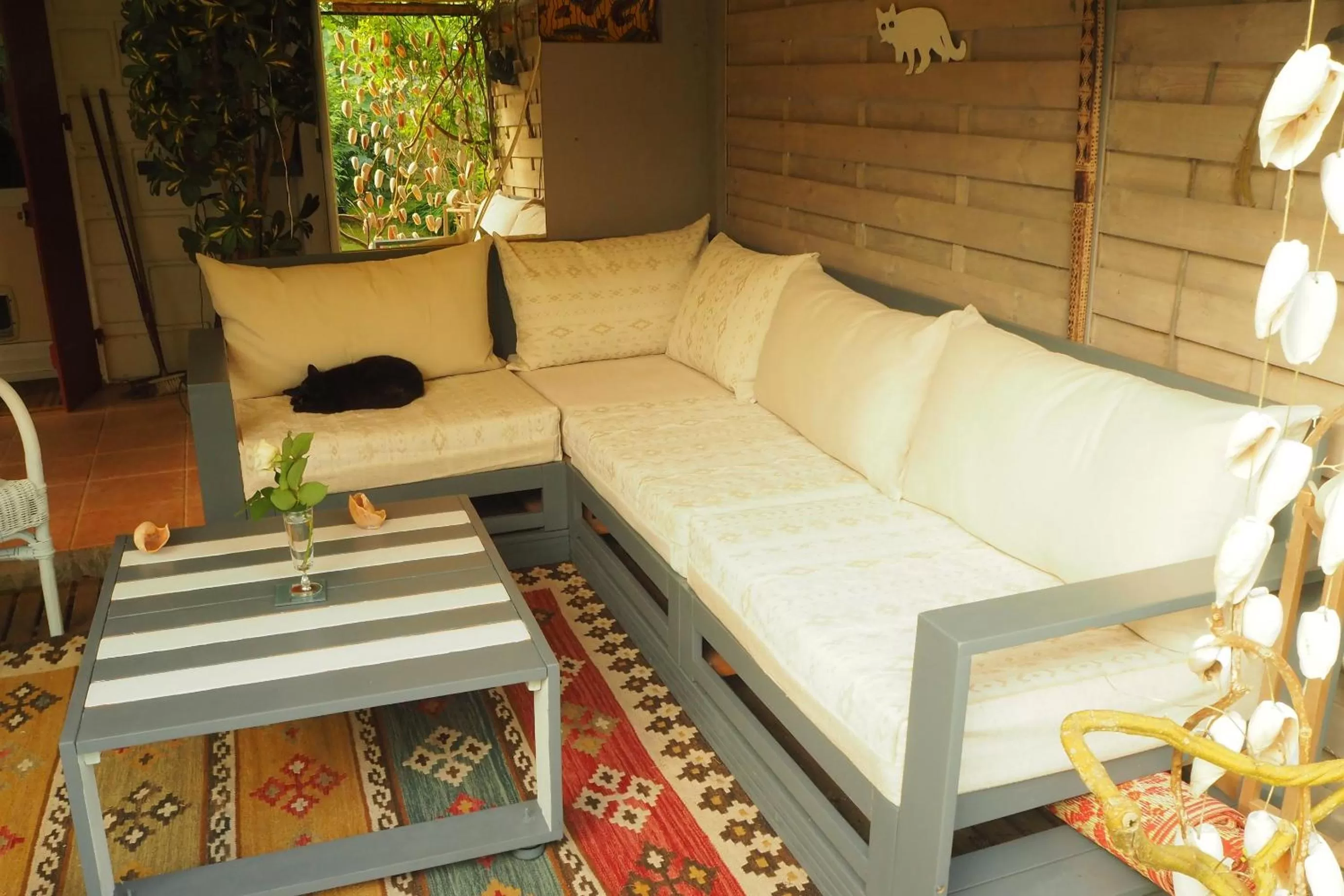Patio, Seating Area in La Chambre Du Voyageur