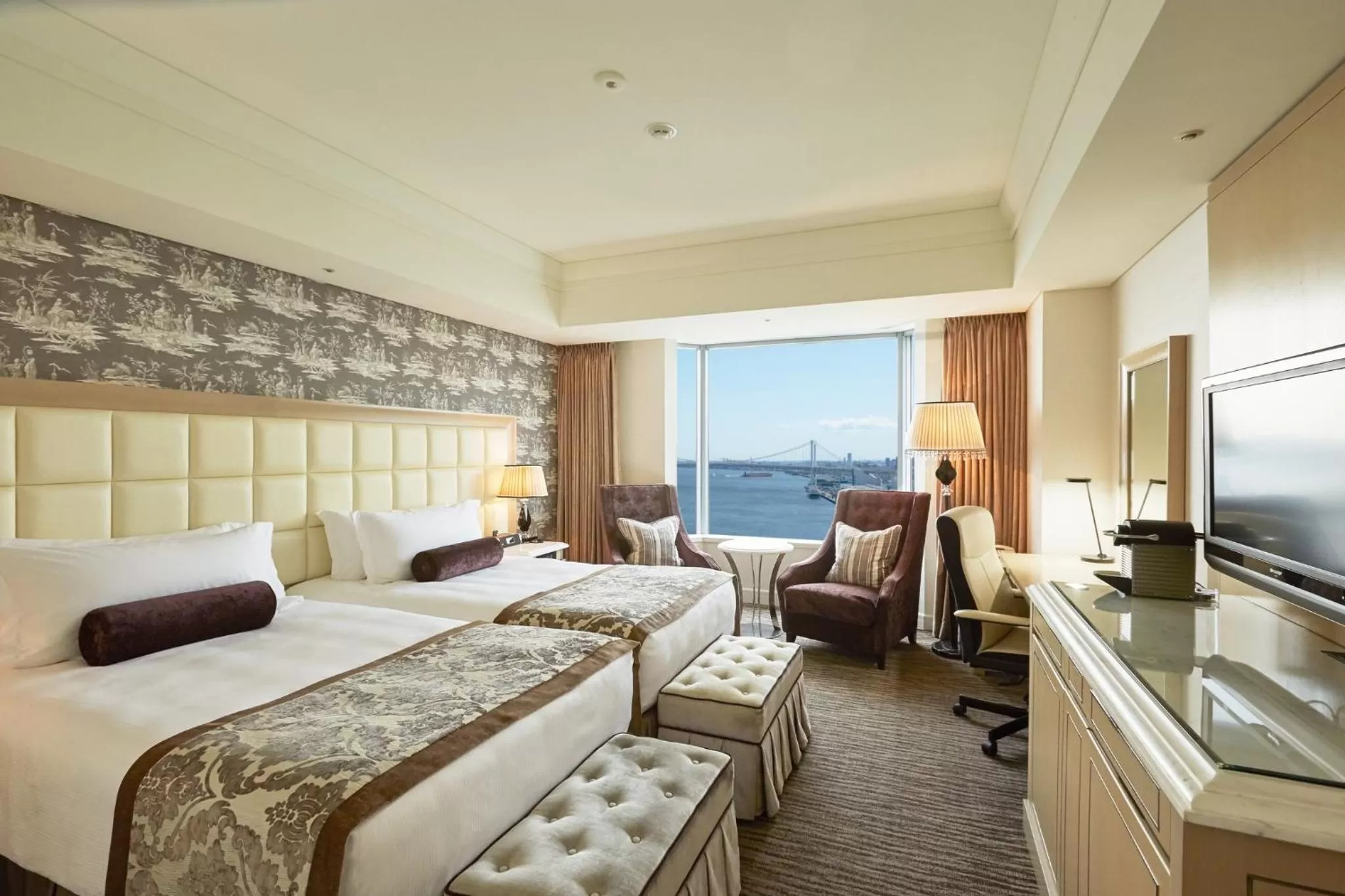 Photo of the whole room, Bed in InterContinental Tokyo Bay by IHG